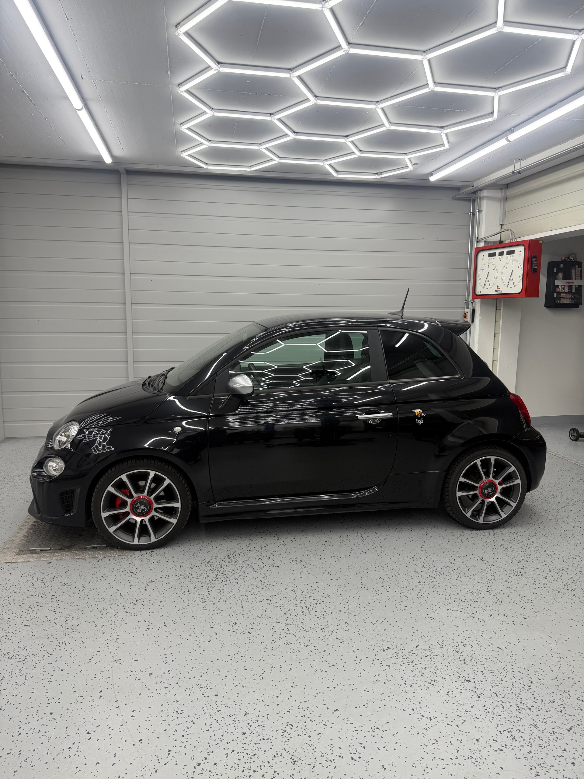 FIAT 595 1.4 16V Turbo Abarth Turismo-image-2