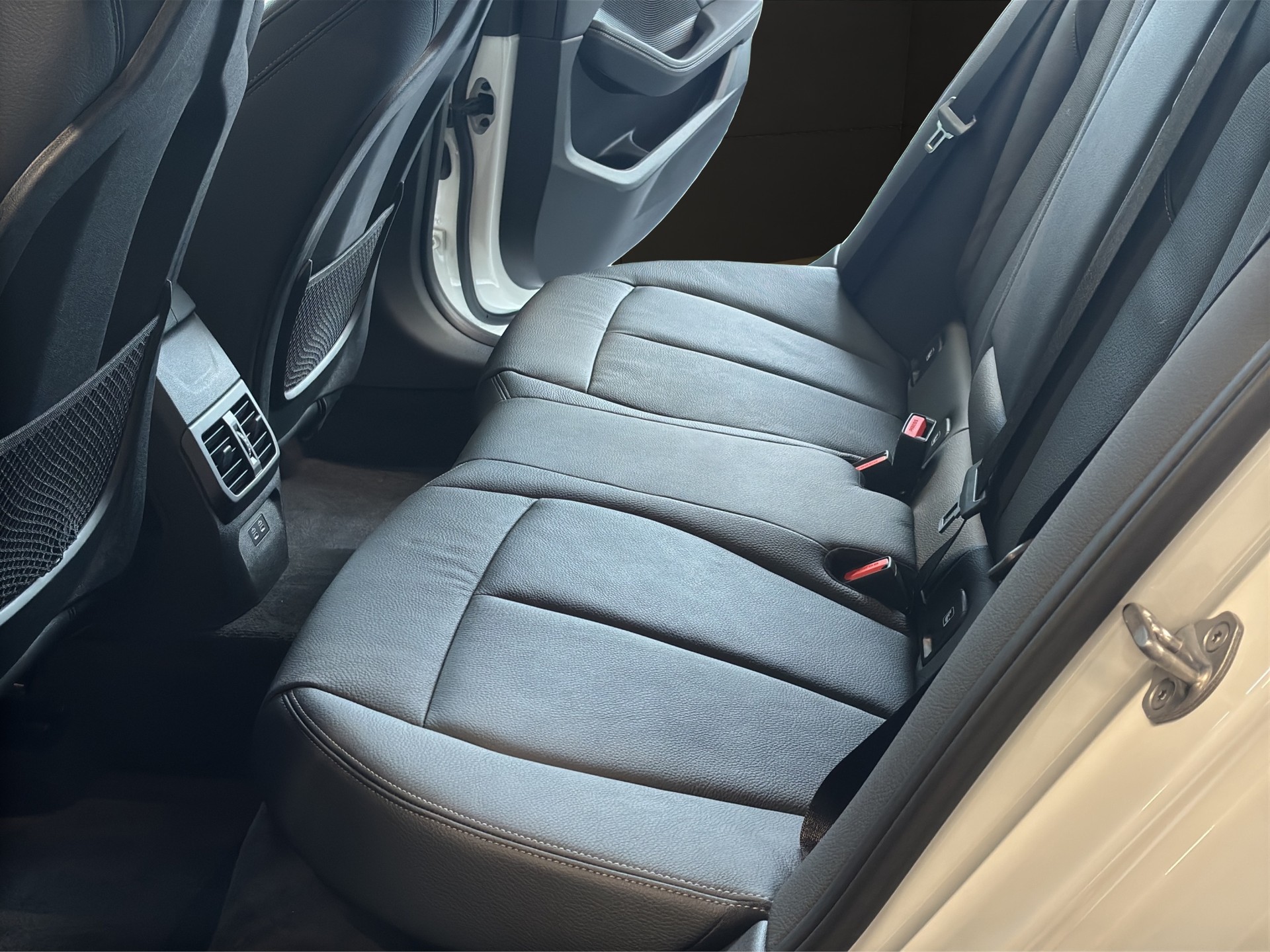 BMW X4 xDrive 30i xLine Steptronic-image-17