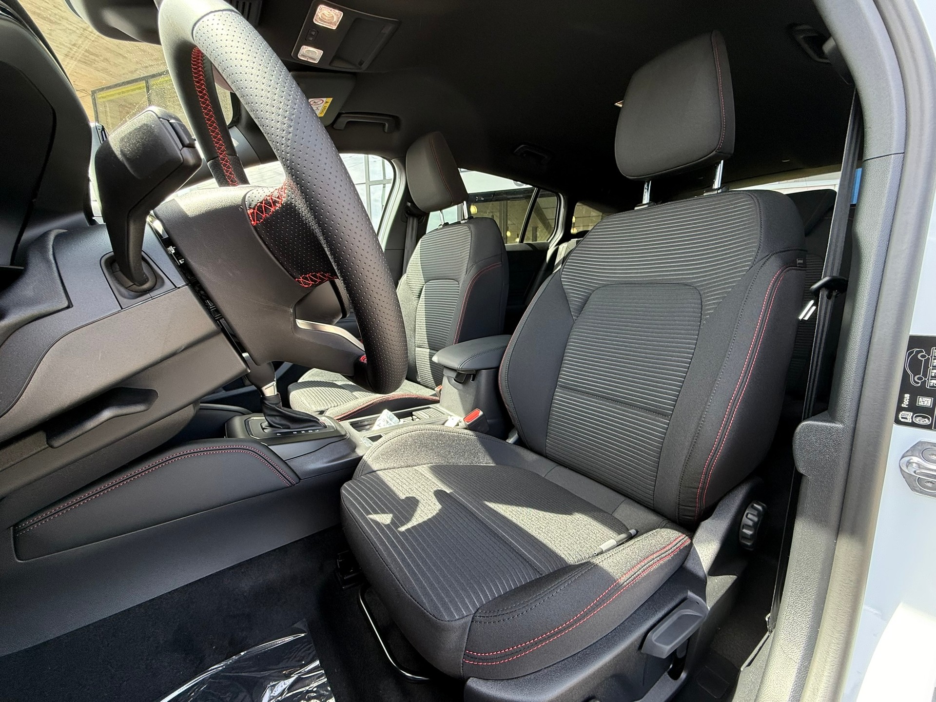 FORD Focus 1.0 MHEV ST-Line X Automat-image-6