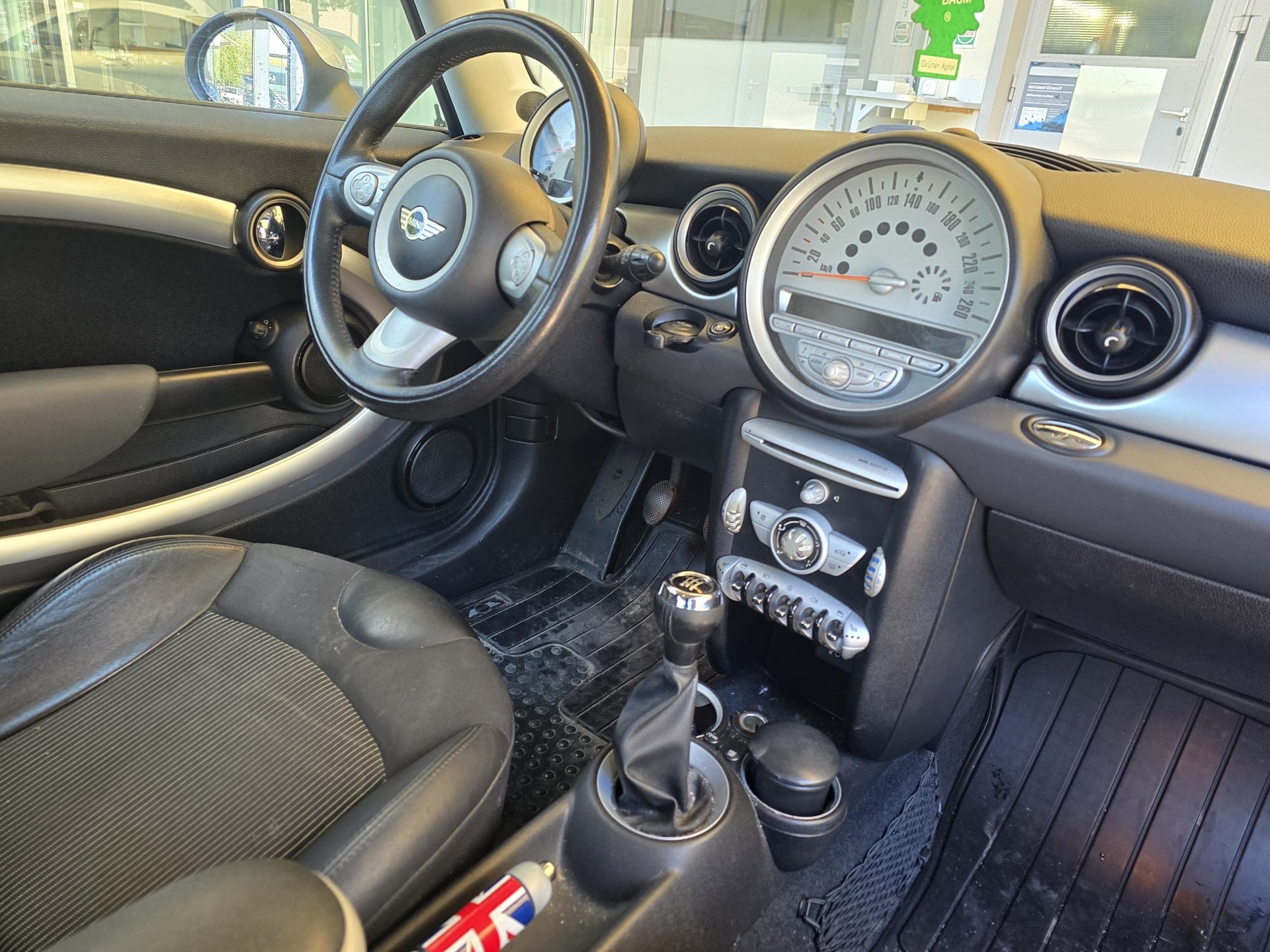 MINI Cooper-image-8