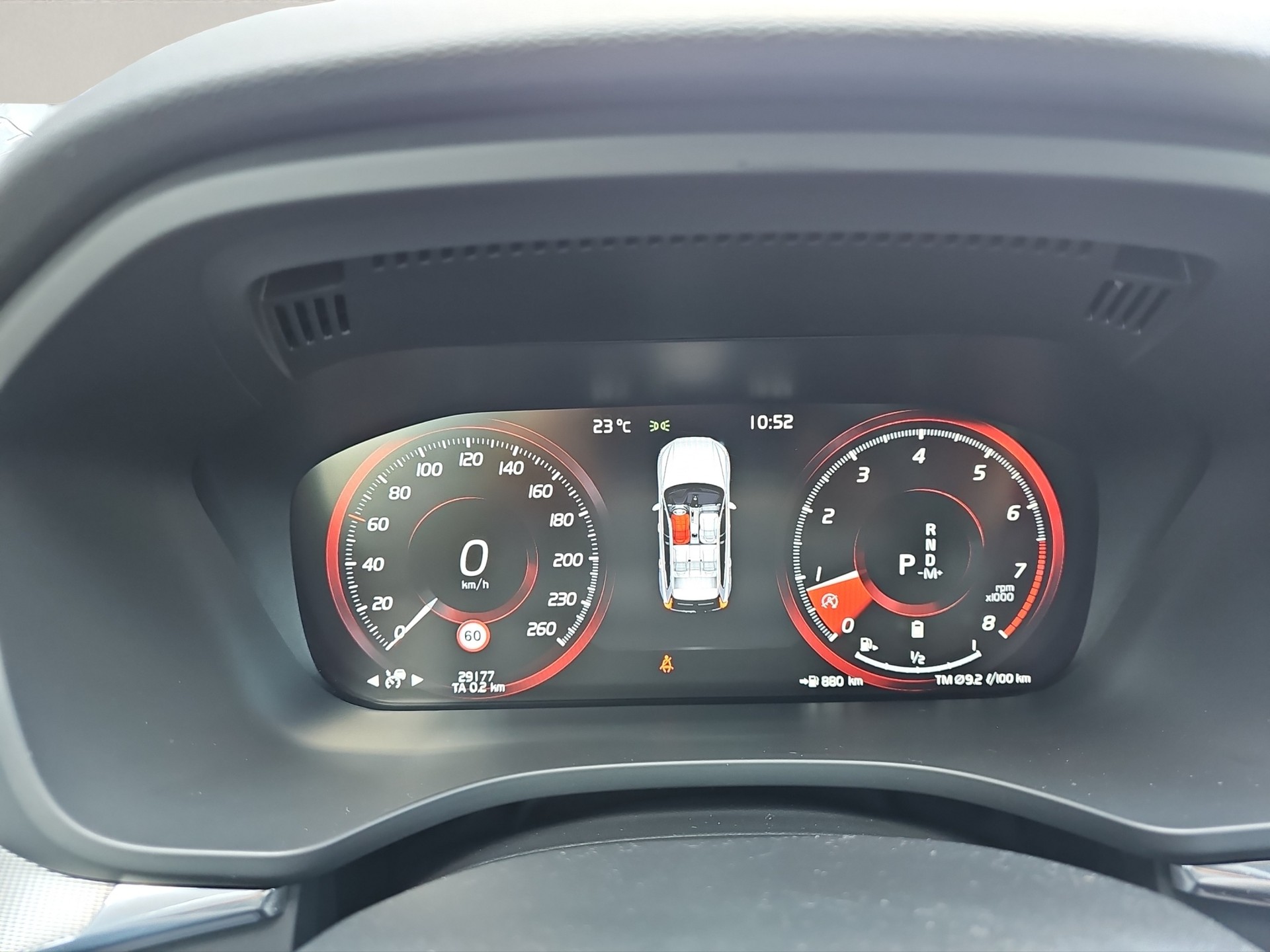 VOLVO XC60 2.0 B5 MH R-Design-image-8