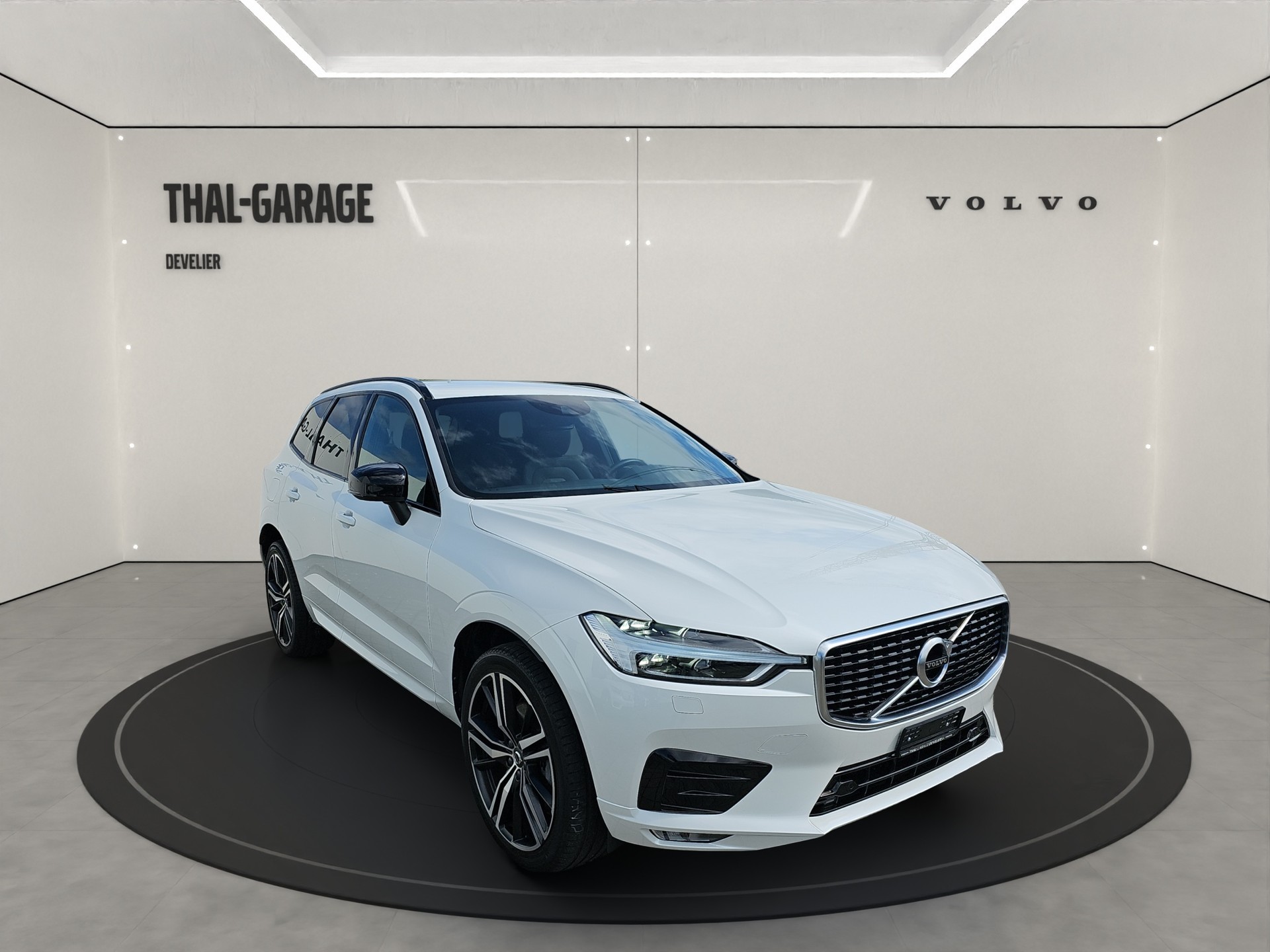 VOLVO XC60 2.0 B5 MH R-Design-showroom-element-2