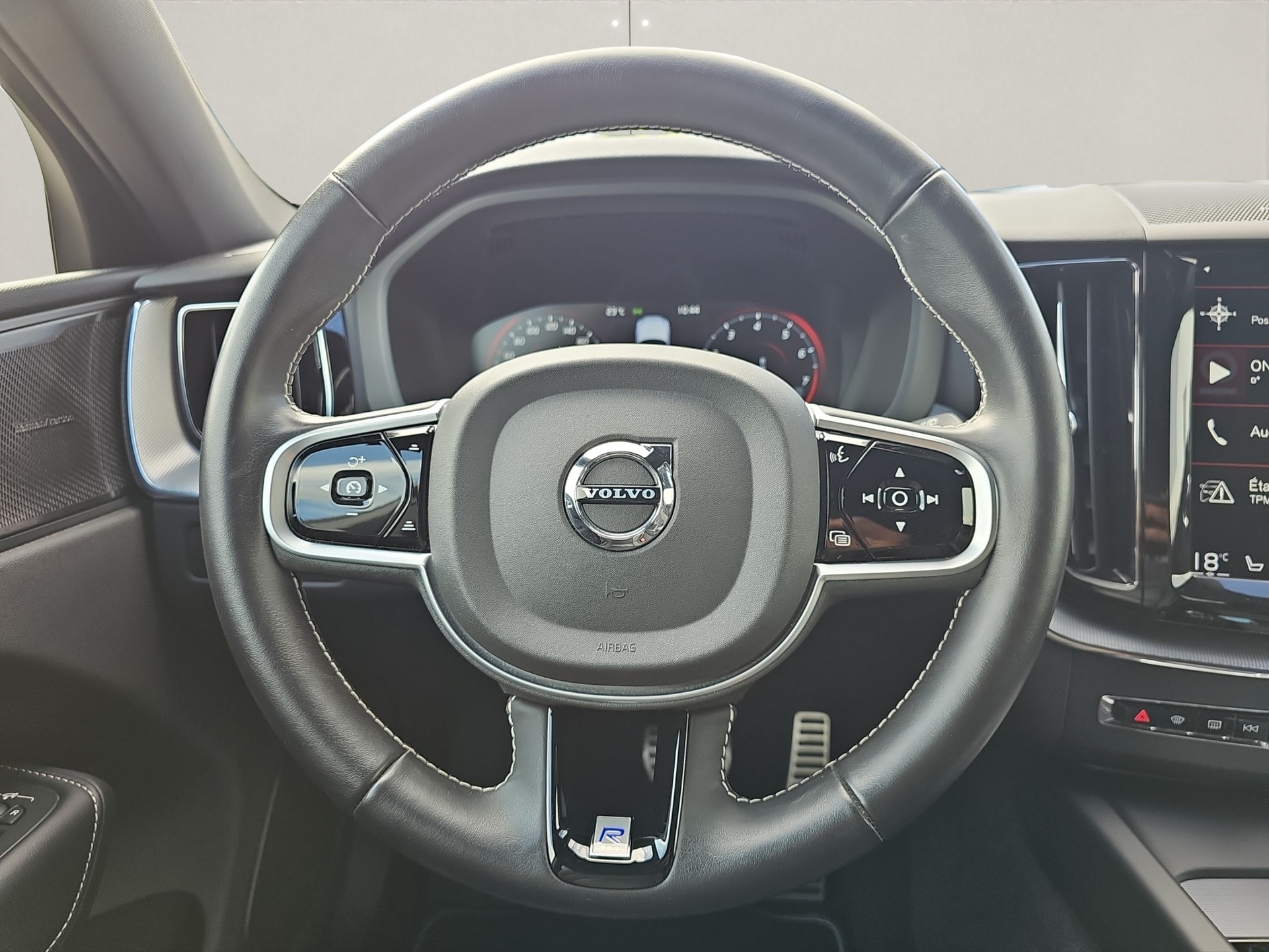 VOLVO XC60 2.0 B5 MH R-Design-image-7