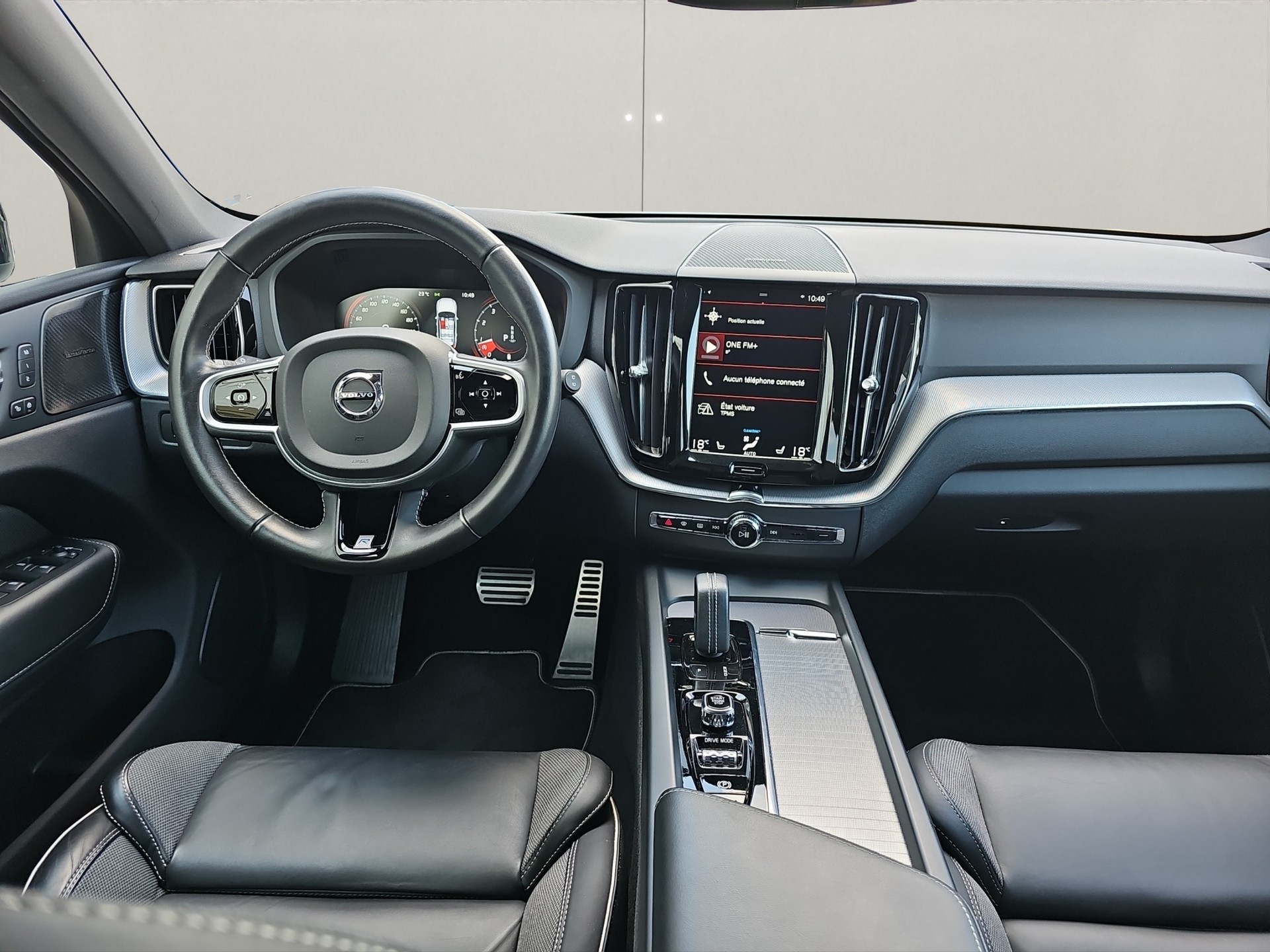 VOLVO XC60 2.0 B5 MH R-Design-image-9