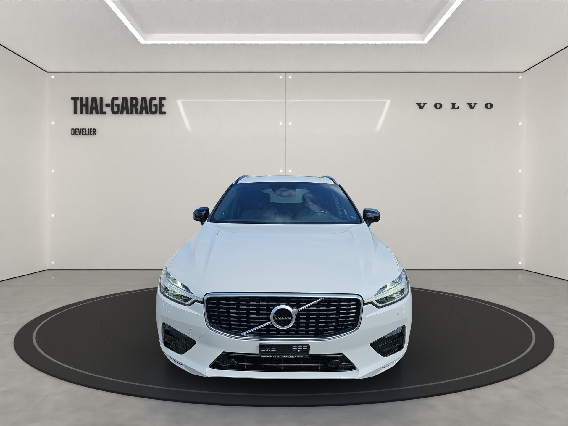 VOLVO XC60 2.0 B5 MH R-Design-showroom-element-1