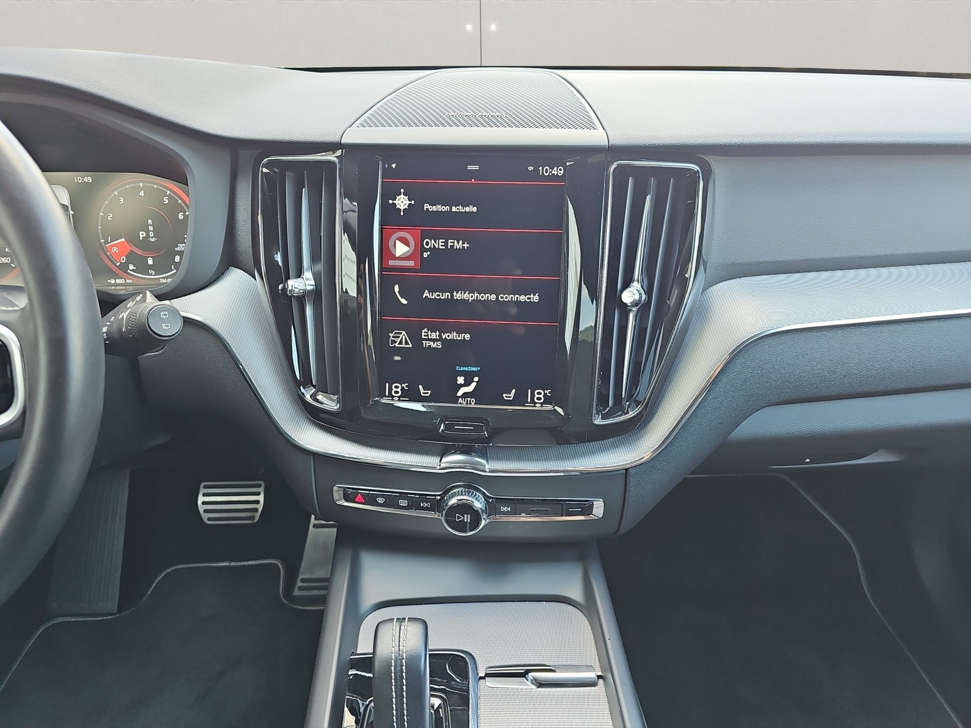 VOLVO XC60 2.0 B5 MH R-Design-image-11