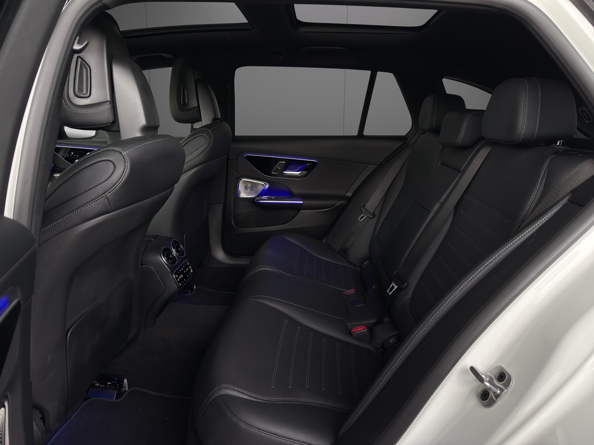 MERCEDES-BENZ C 300de T 4Matic AMG Line-image-8