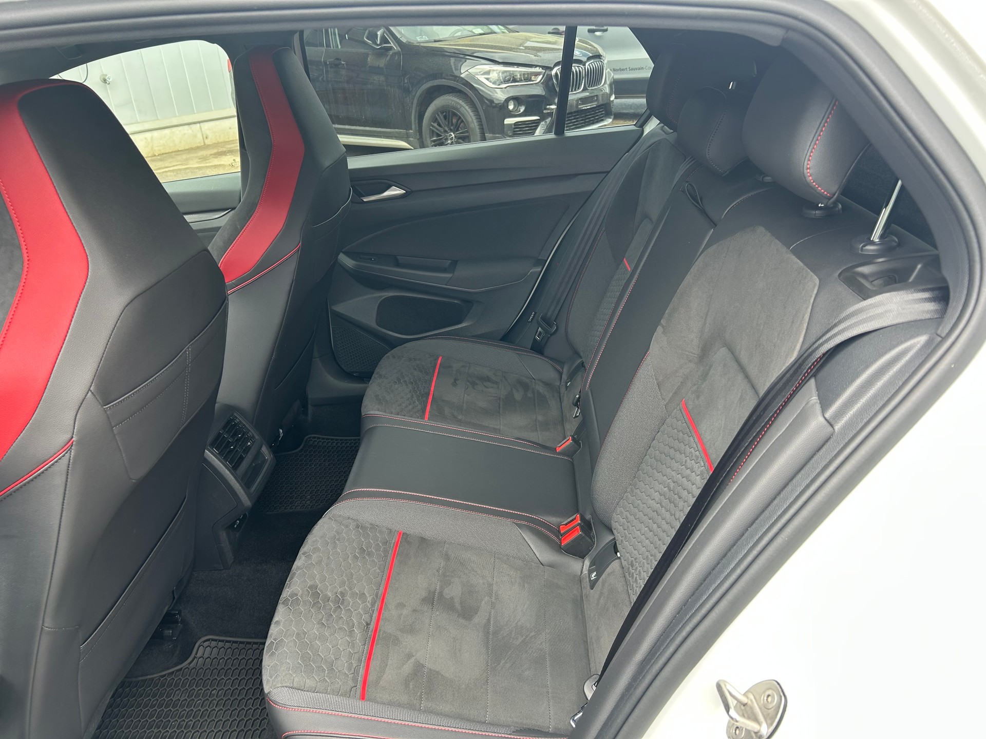 VW Golf 2.0 TSI GTI Clubsport DSG-image-7