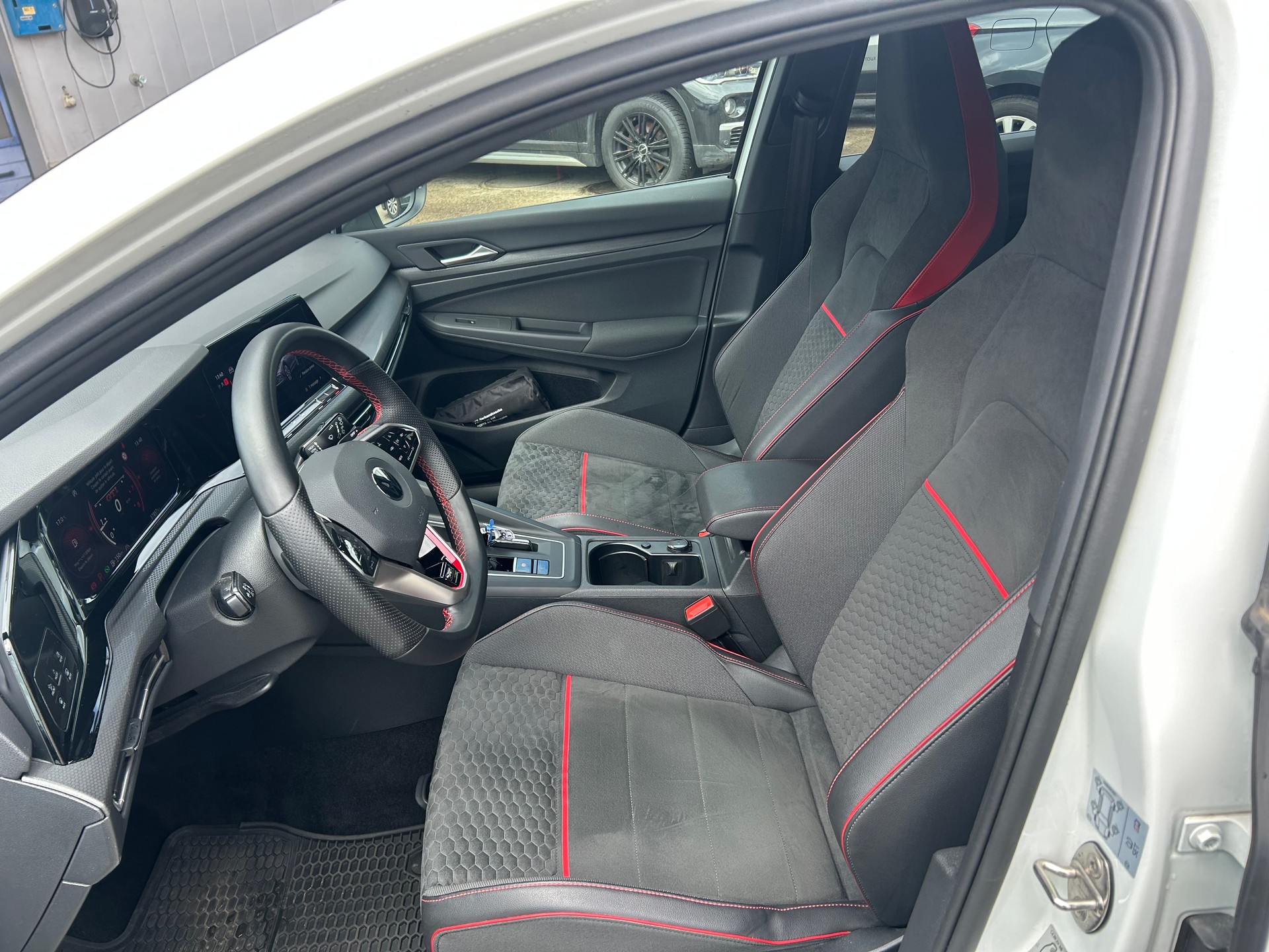 VW Golf 2.0 TSI GTI Clubsport DSG-image-6