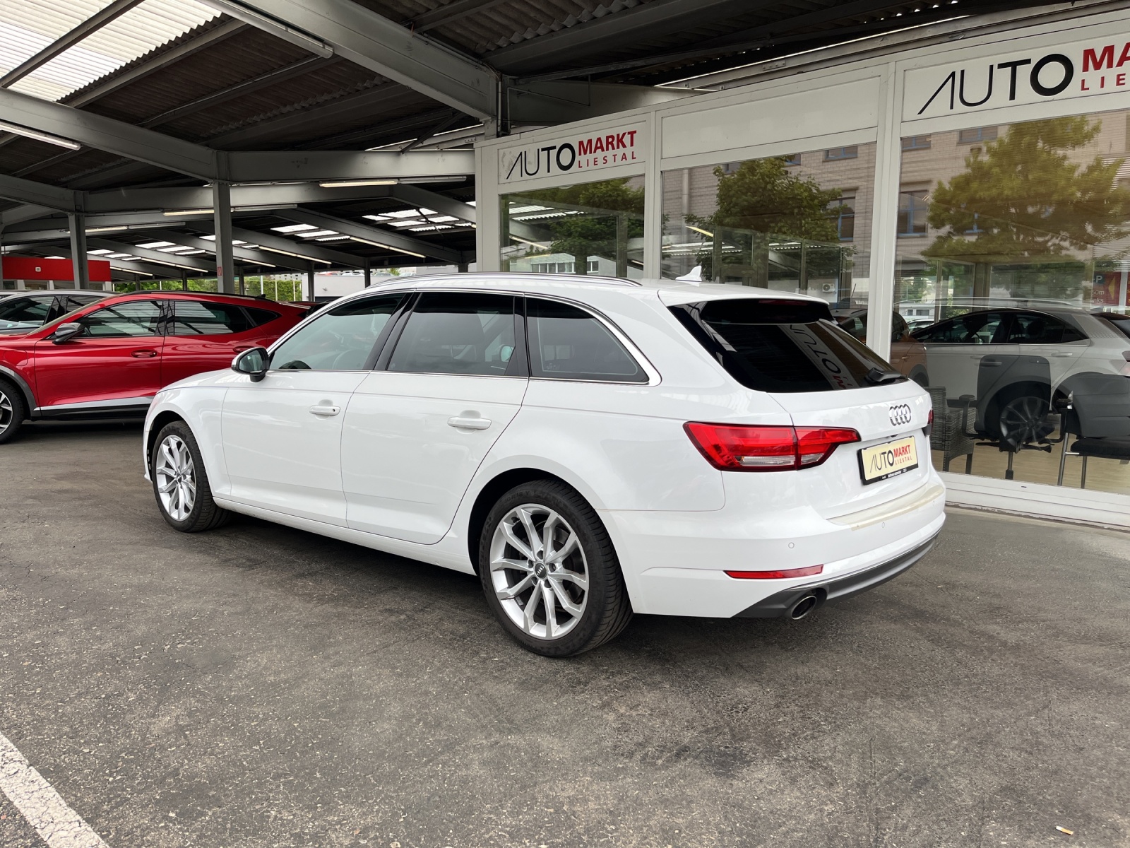 AUDI A4 Avant 2.0 TFSI Sport S-tronic-image-2