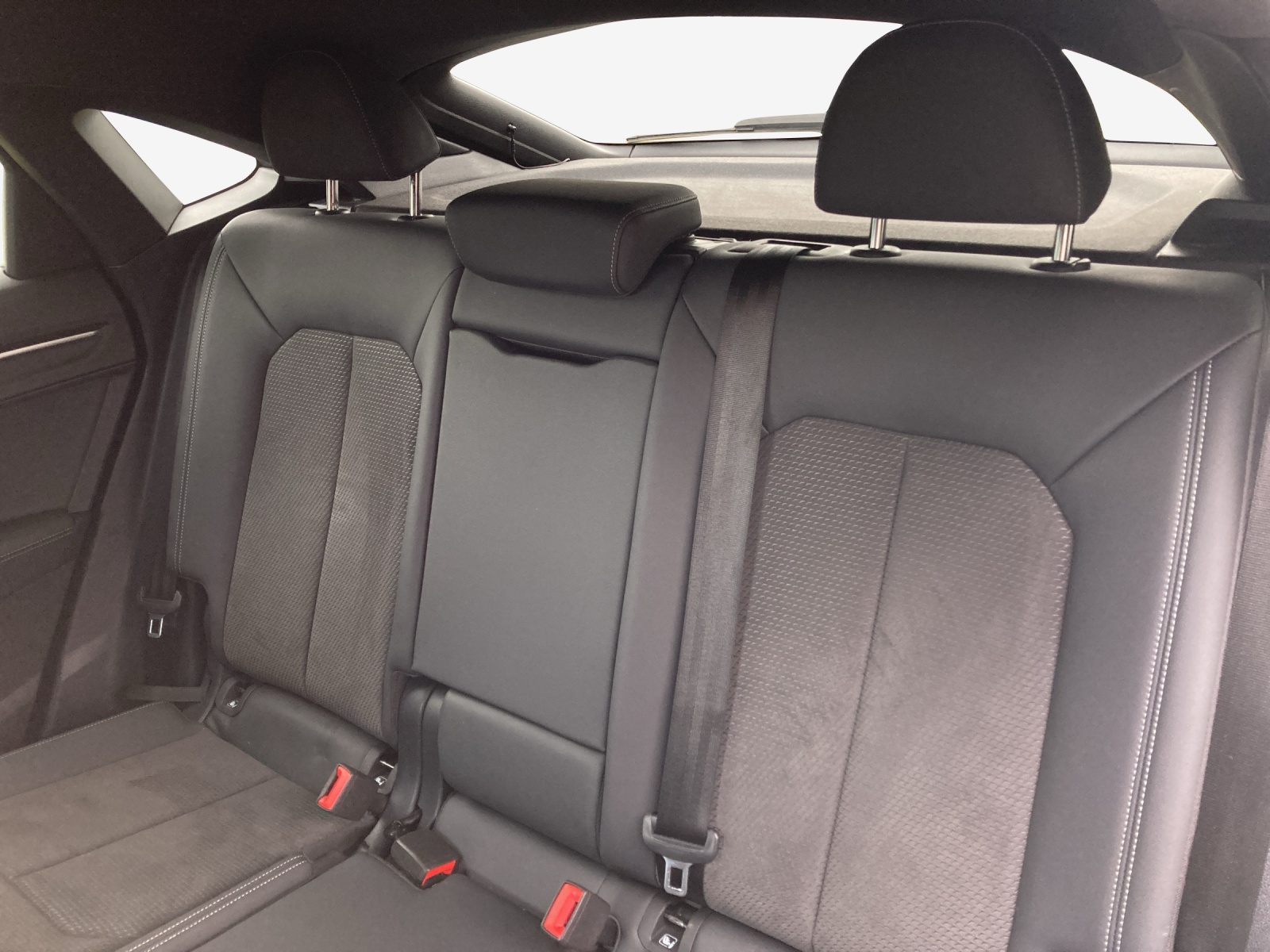 AUDI Q3 Sportback 35 TFSI S line Attraction S-tronic-image-11