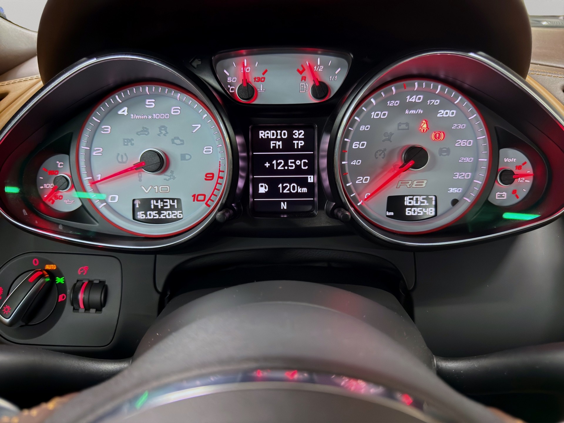 AUDI R8 Spyder 5.2 R-Tronic-image-16