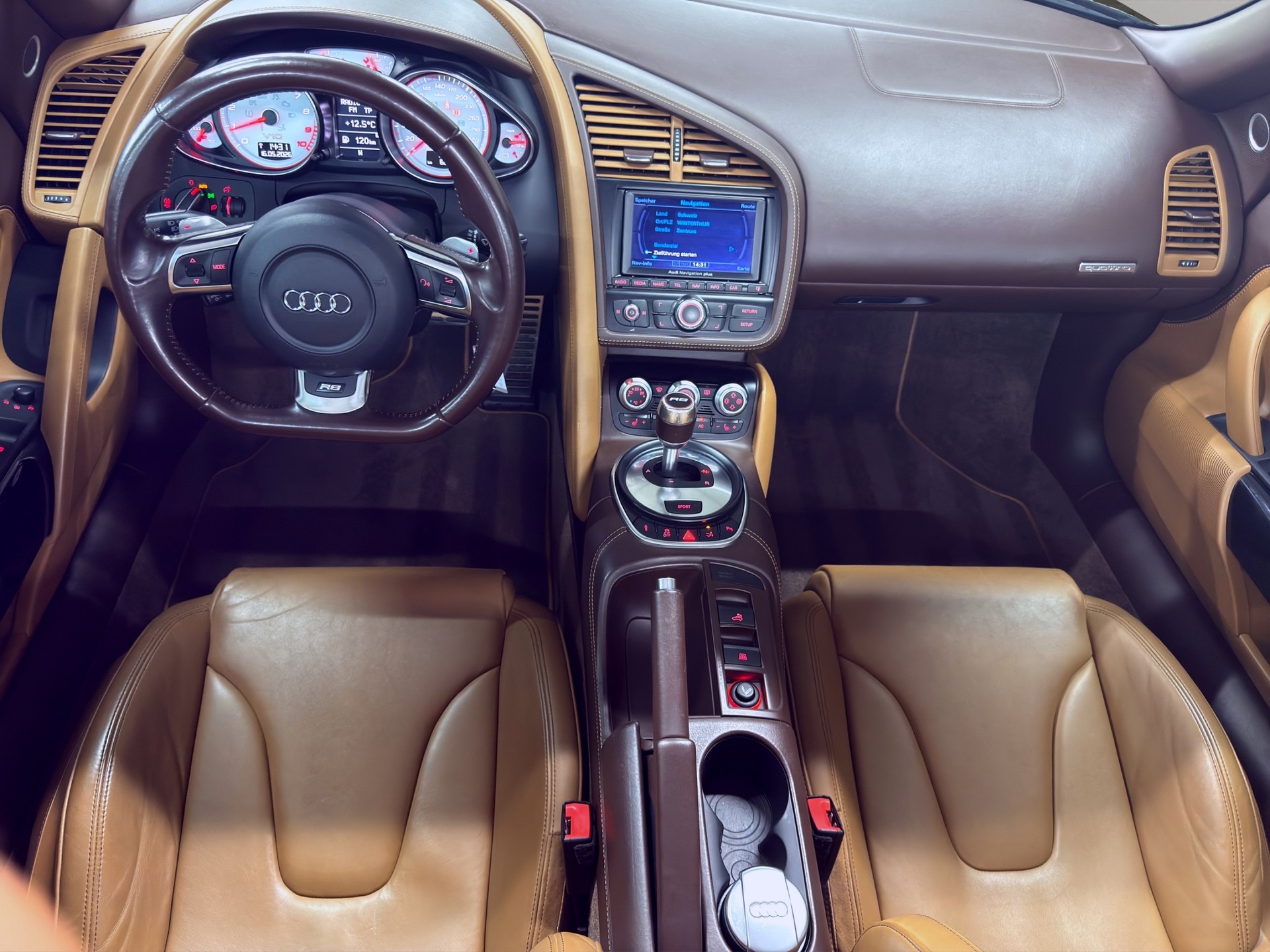 AUDI R8 Spyder 5.2 R-Tronic-image-14