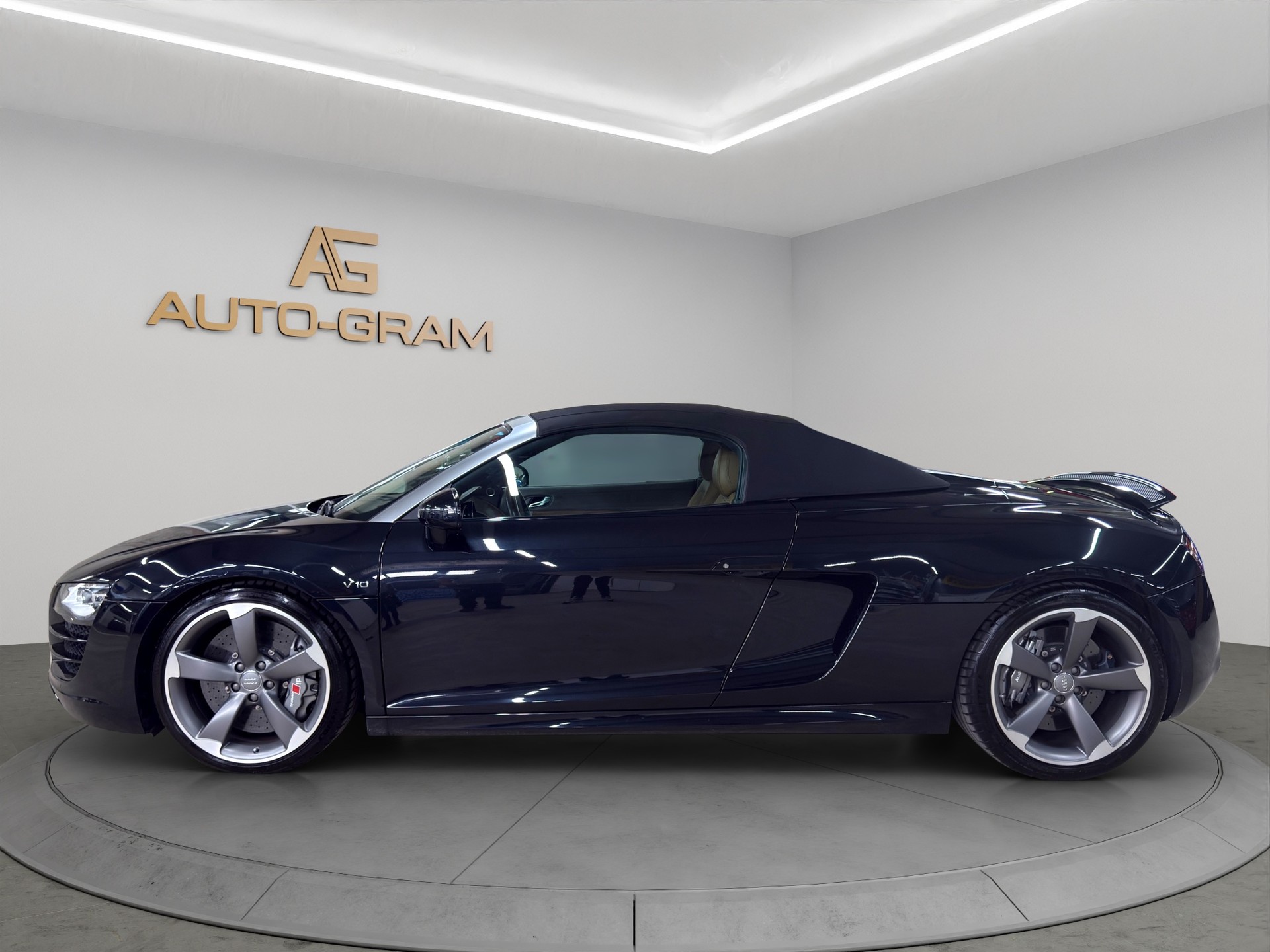 AUDI R8 Spyder 5.2 R-Tronic-showroom-element-1