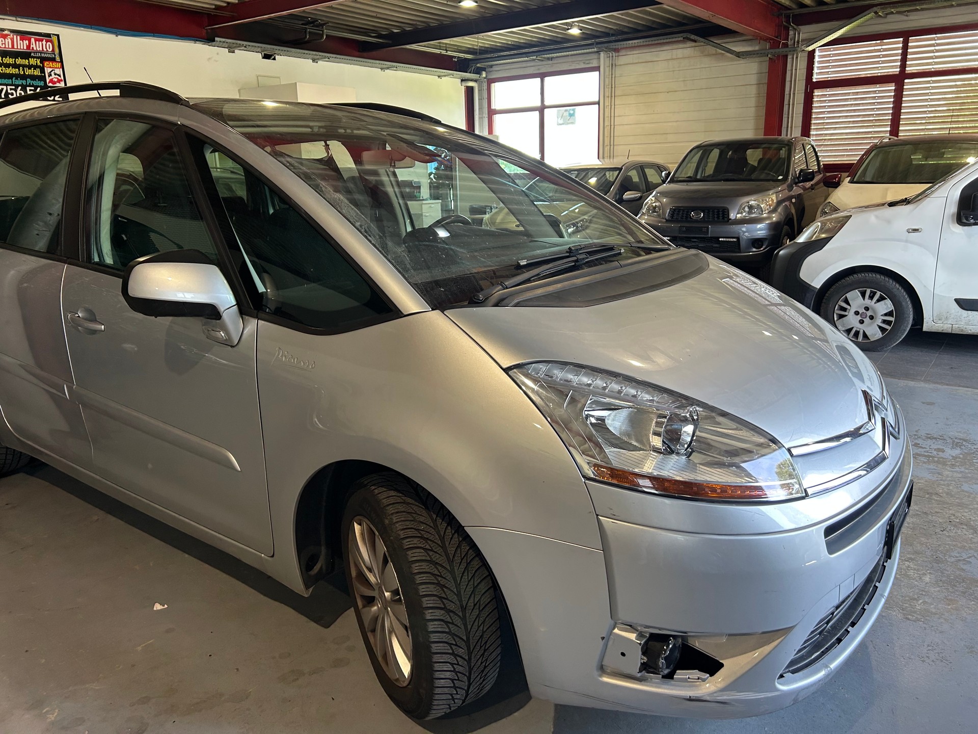 CITROEN Grand C4 Picasso 1.6 HDI 16V Dynamique BMP6-image-3