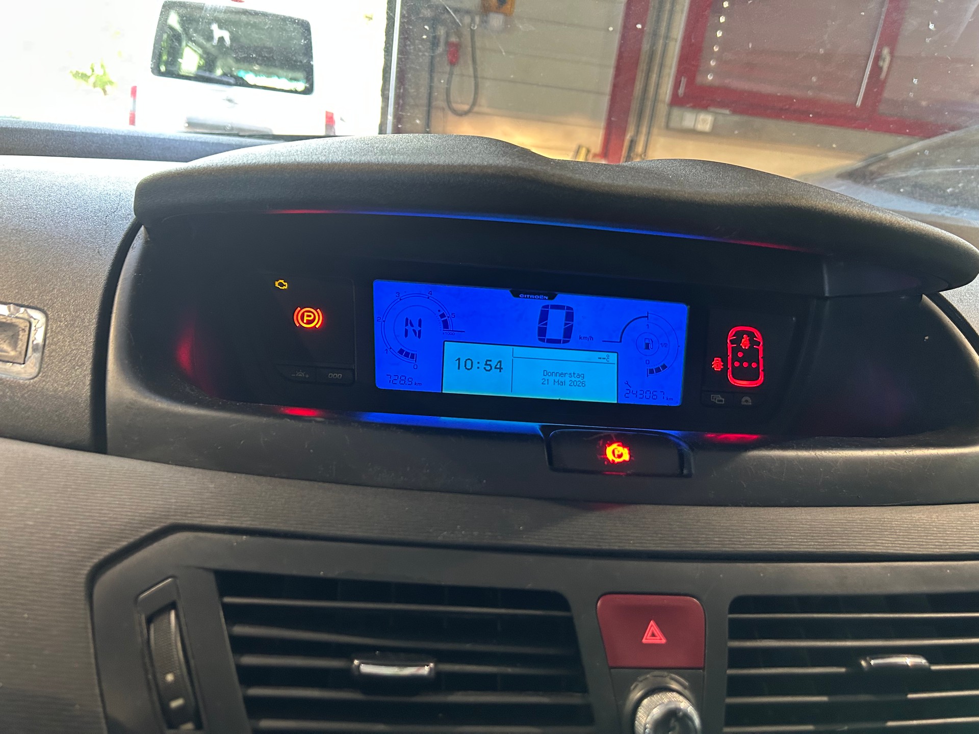 CITROEN Grand C4 Picasso 1.6 HDI 16V Dynamique BMP6-image-15