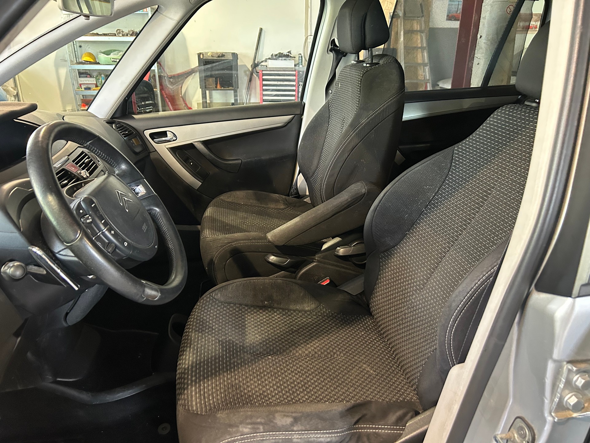 CITROEN Grand C4 Picasso 1.6 HDI 16V Dynamique BMP6-image-10
