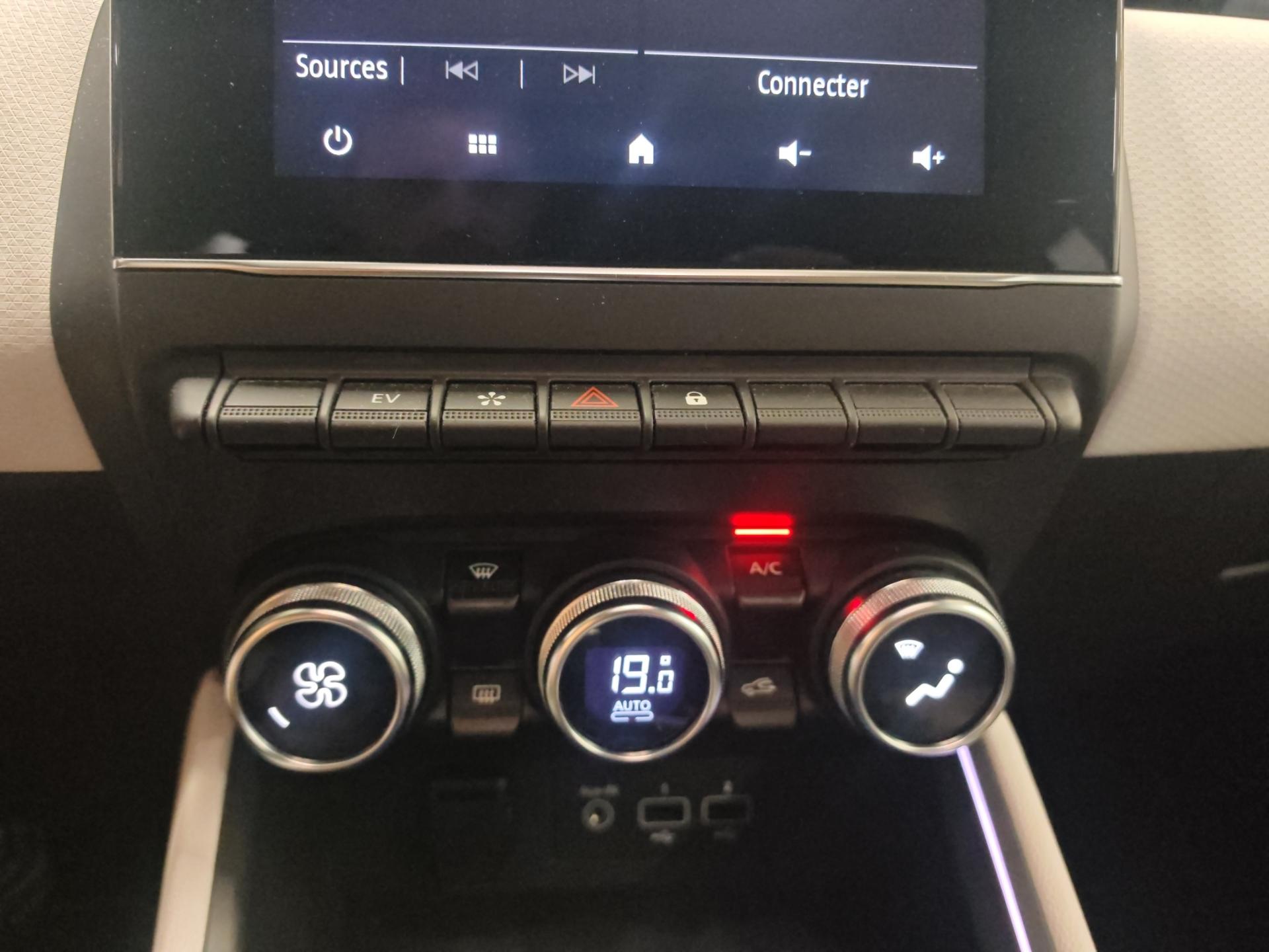 RENAULT Clio 1.6 E-Tech Edition One-image-20
