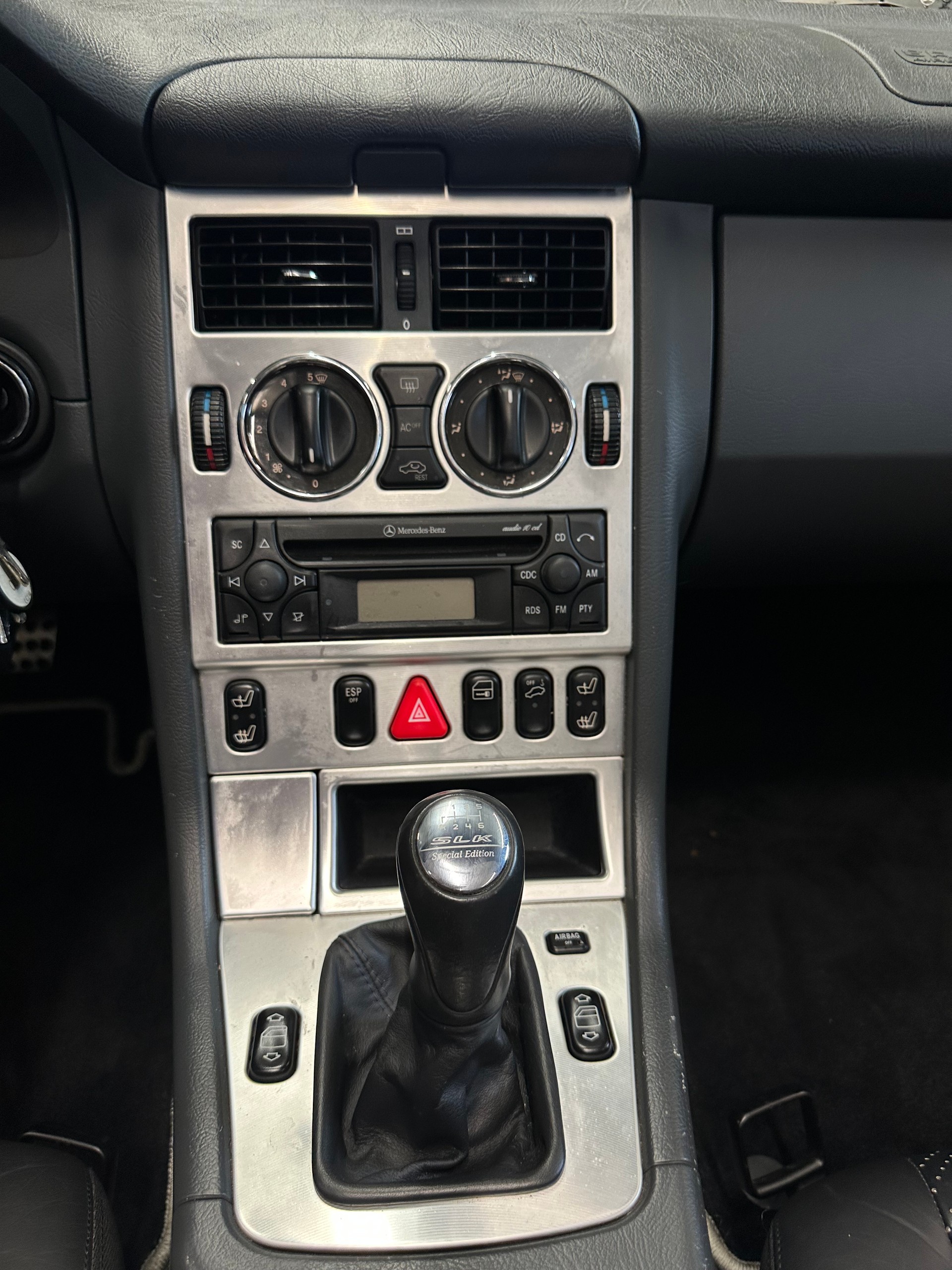 MERCEDES-BENZ SLK 230 Kompressor Special Edition-image-12