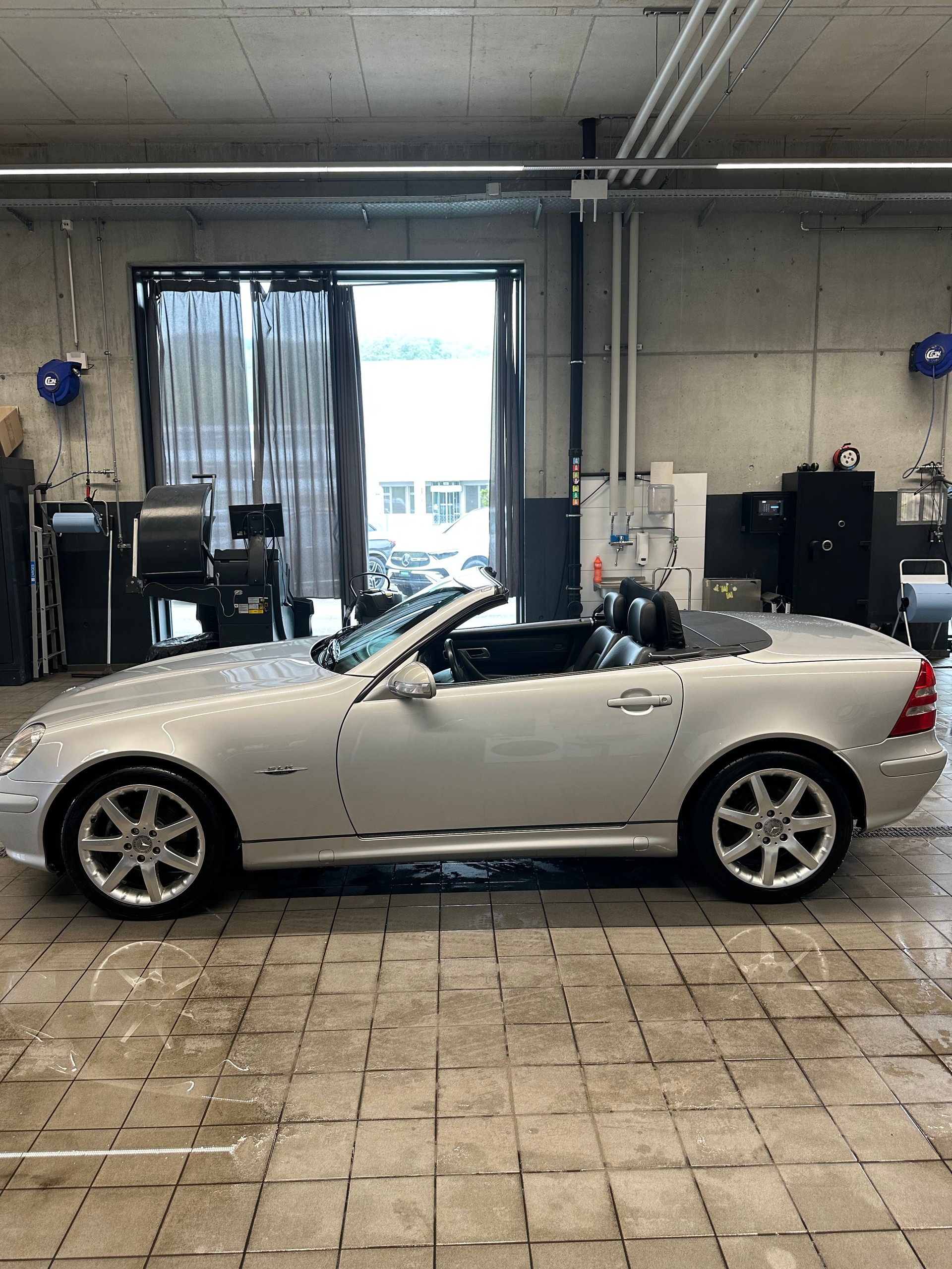 MERCEDES-BENZ SLK 230 Kompressor Special Edition-image-8