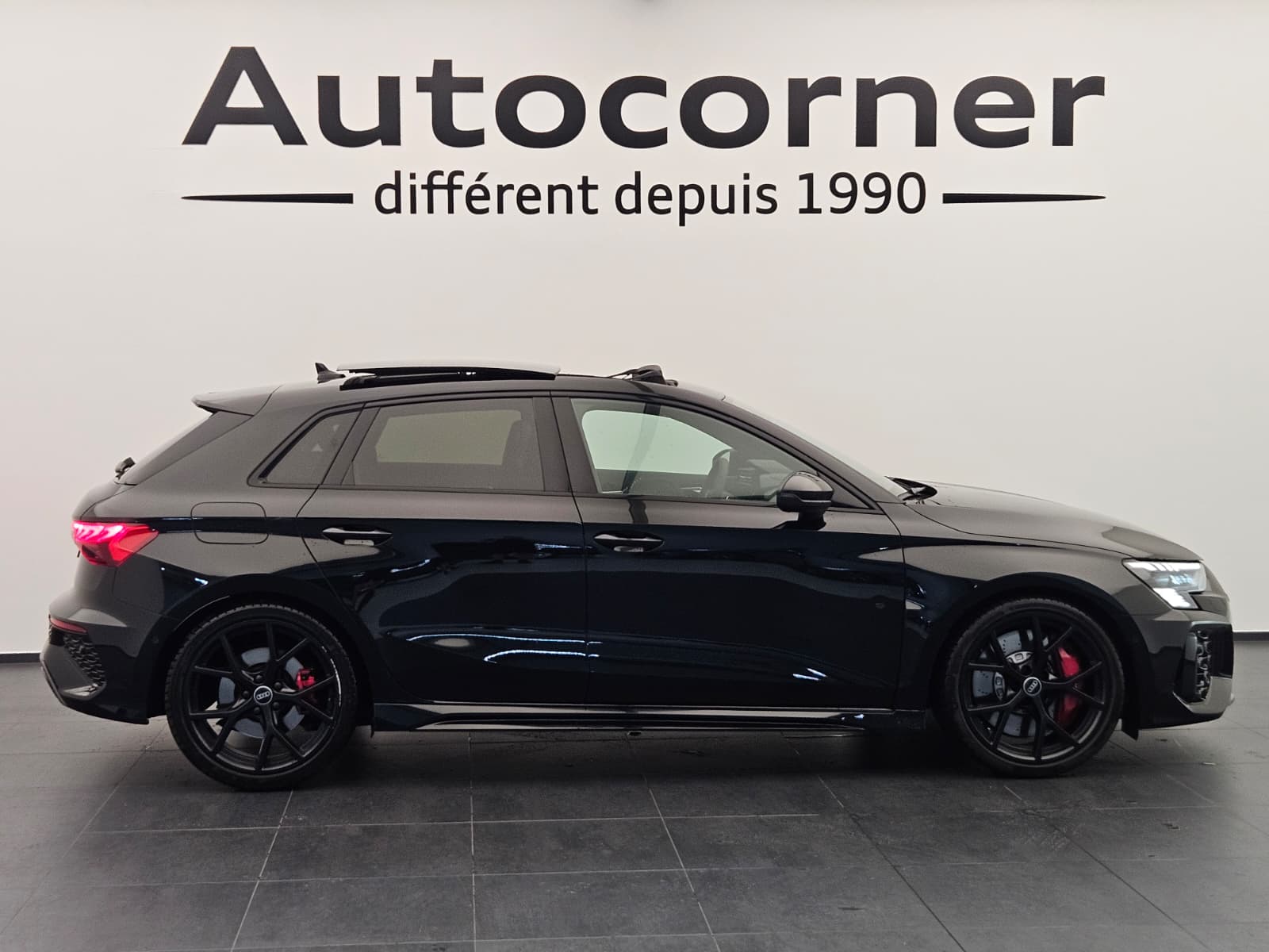 AUDI RS3 Sportback 2.5 TSI quattro S-tronic-image-5