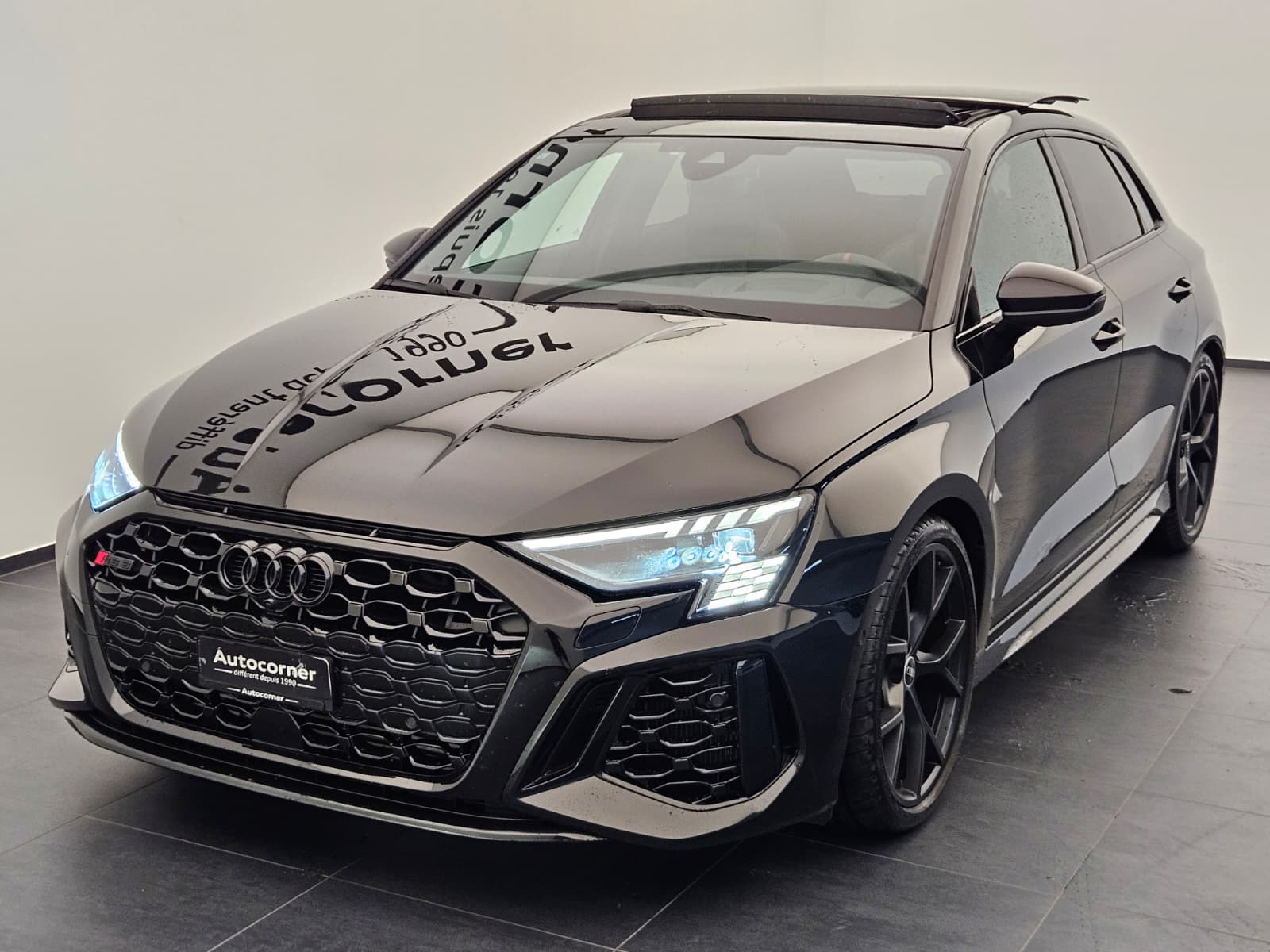 AUDI RS3 Sportback 2.5 TSI quattro S-tronic-image-2