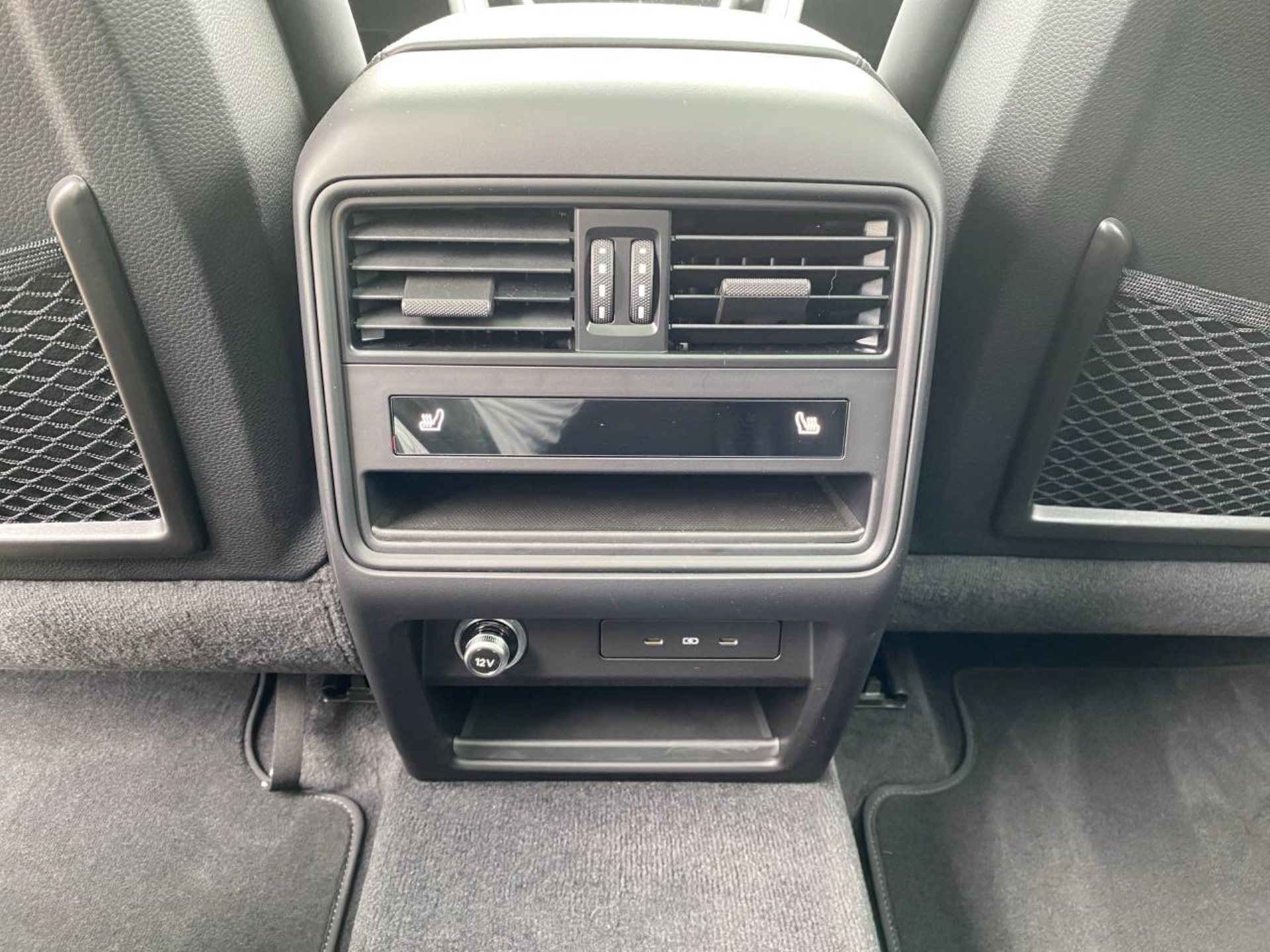 PORSCHE Cayenne S E-Hybrid-image-21