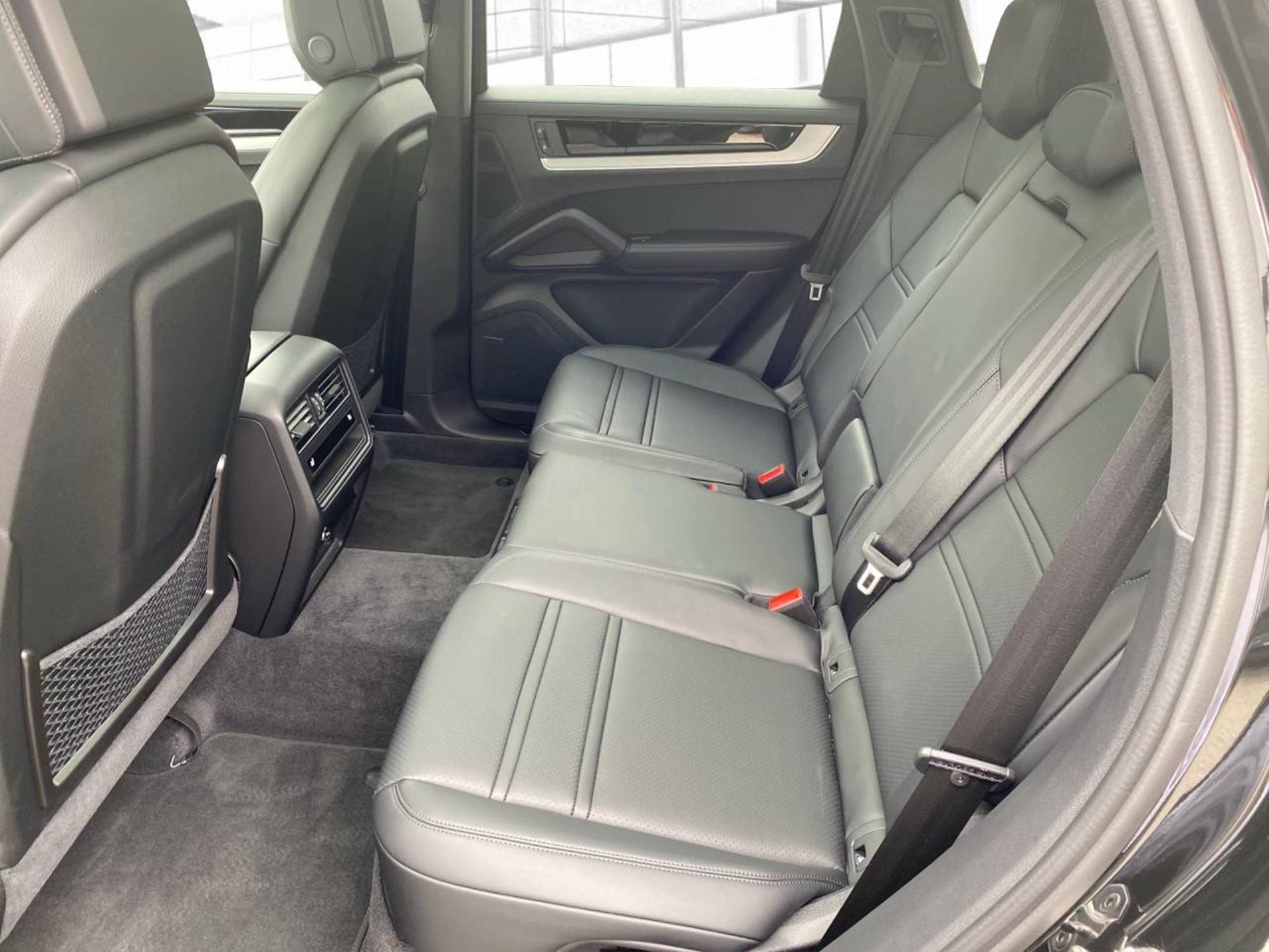 PORSCHE Cayenne S E-Hybrid-image-14