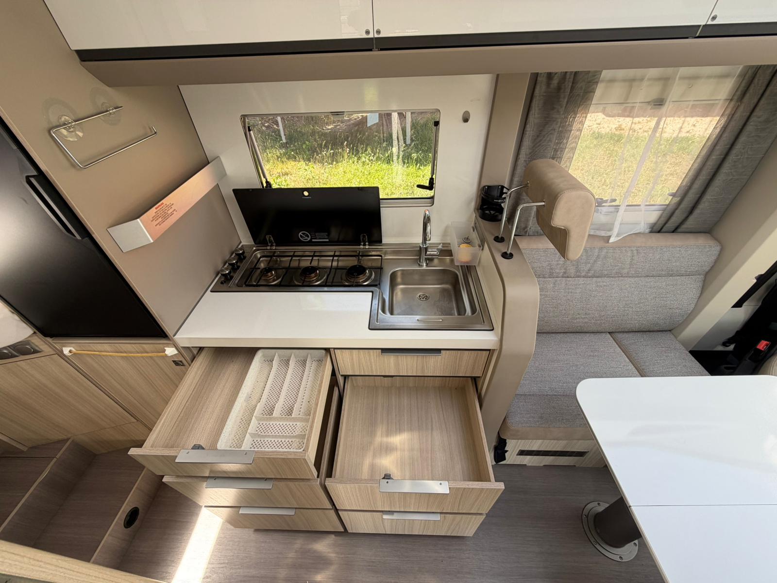 ADRIA Adria Compact Plus DL – 160 PS Automat | Längsbetten | 24M Garantie | Face-to-Face-image-15
