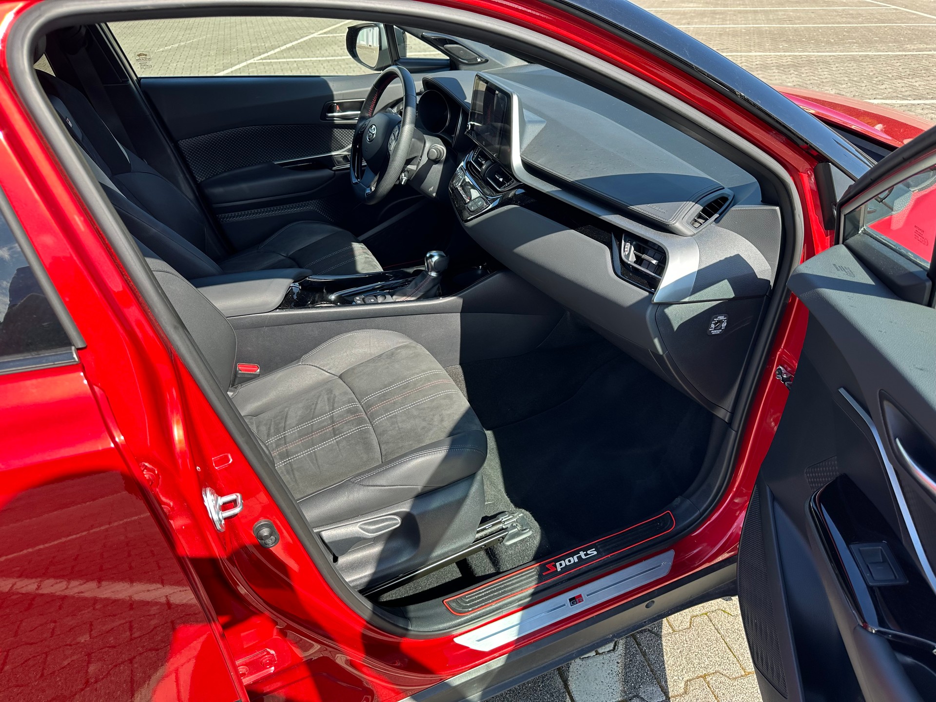 TOYOTA C-HR 2.0 HSD CVT GR Sport-image-6