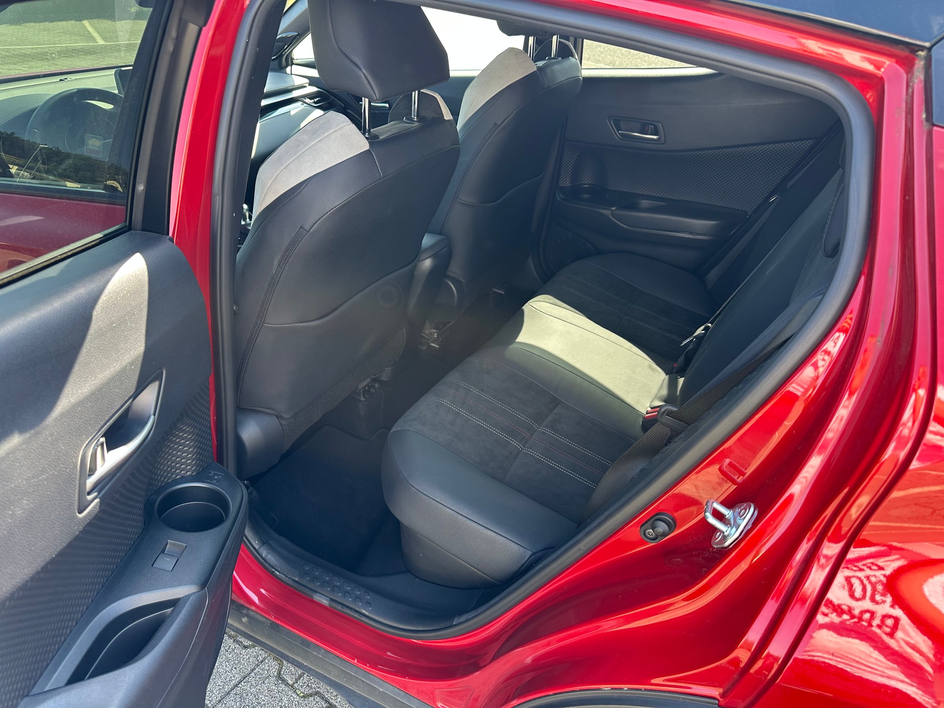 TOYOTA C-HR 2.0 HSD CVT GR Sport-image-11