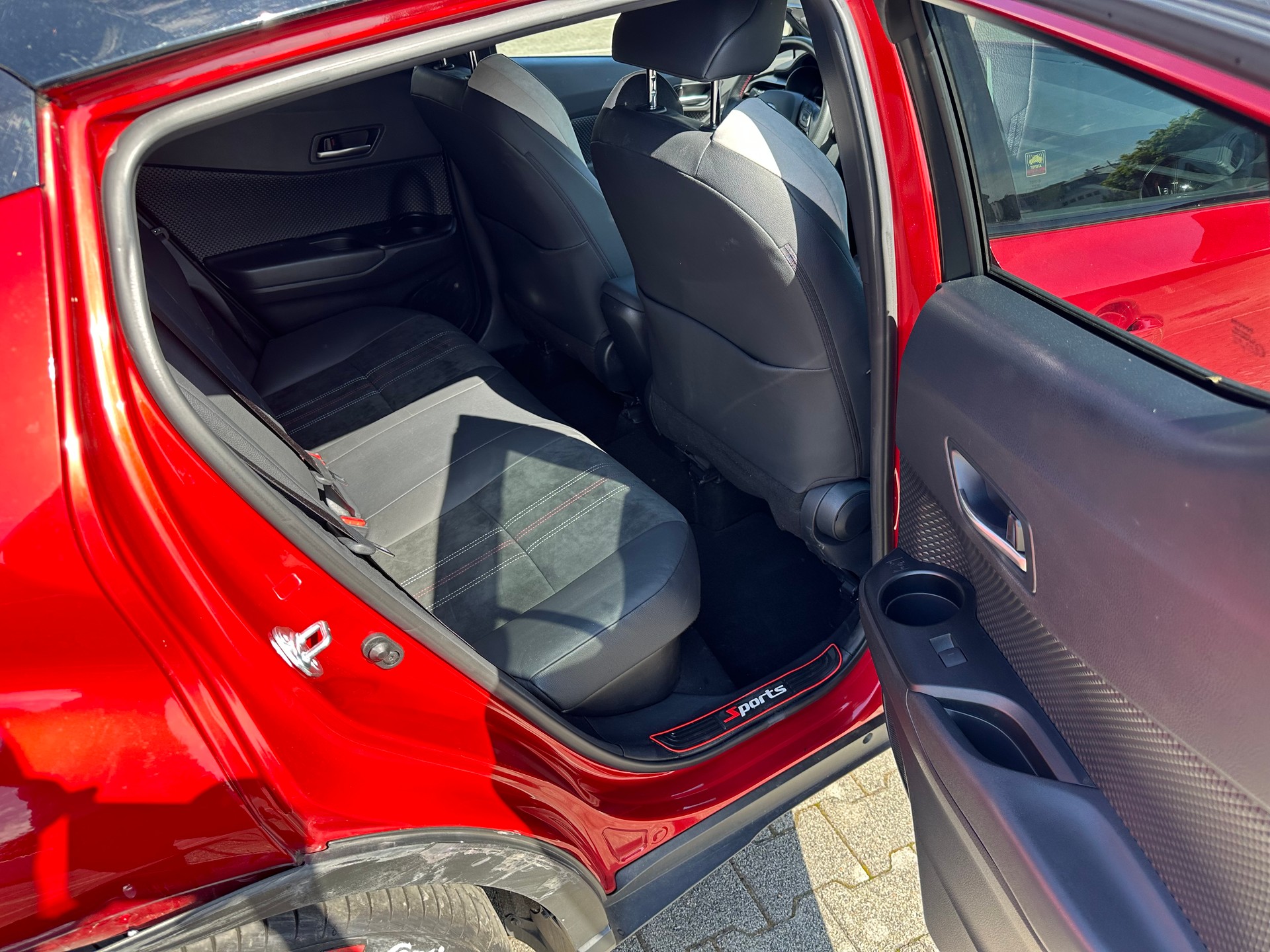 TOYOTA C-HR 2.0 HSD CVT GR Sport-image-9