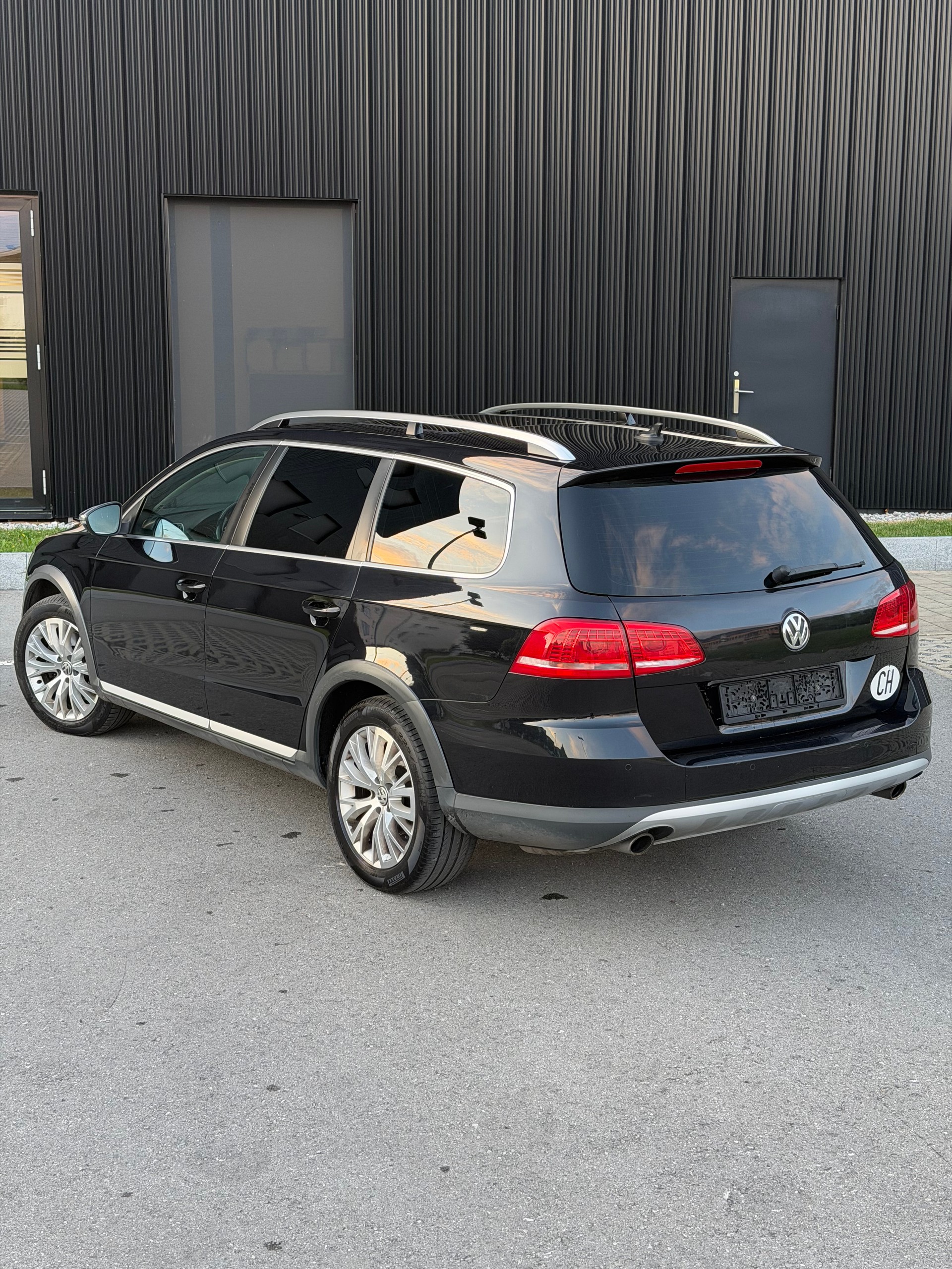 VW Passat Alltrack 2.0 TDI BMT 4Motion DSG-image-6