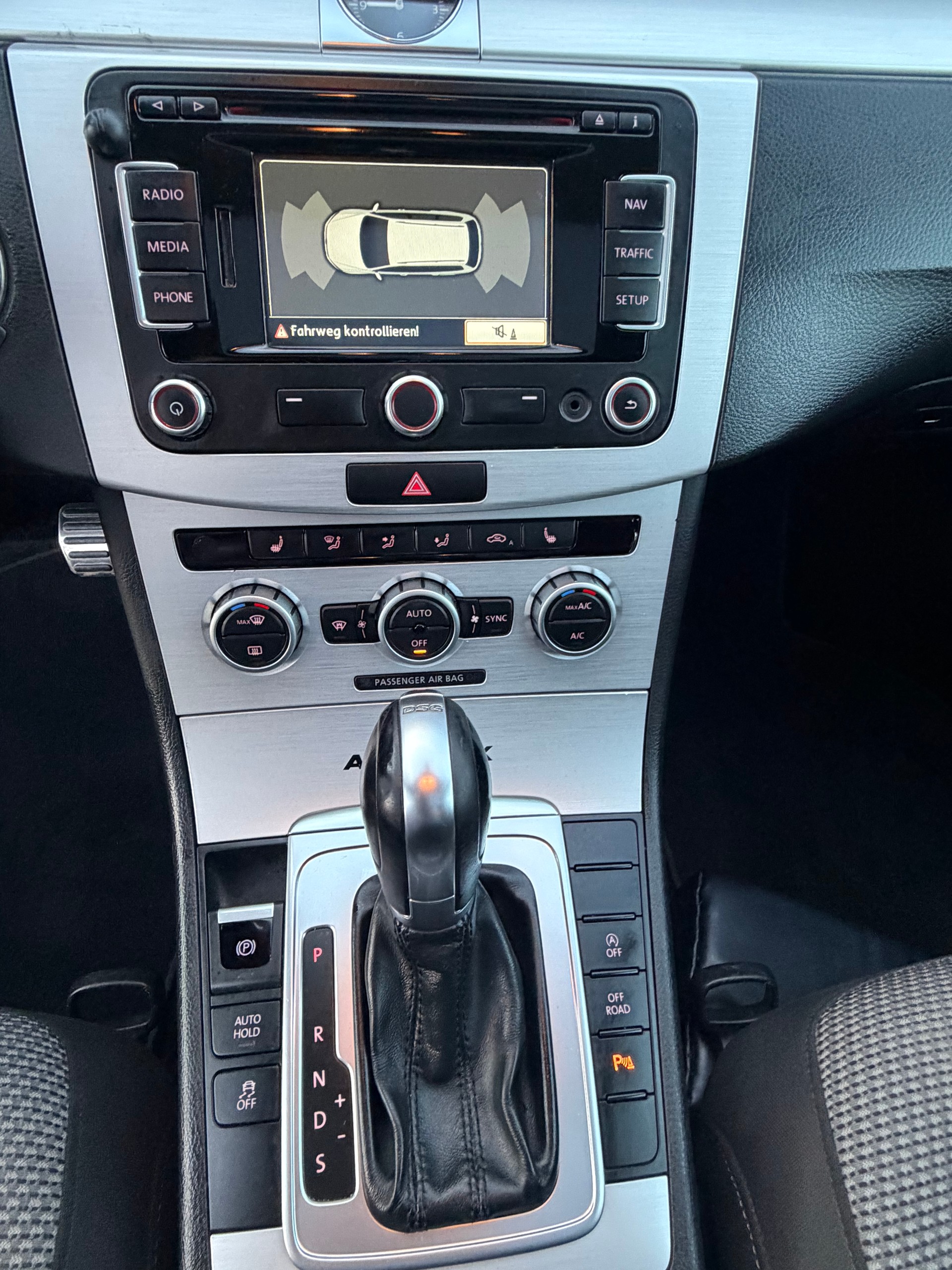 VW Passat Alltrack 2.0 TDI BMT 4Motion DSG-image-10