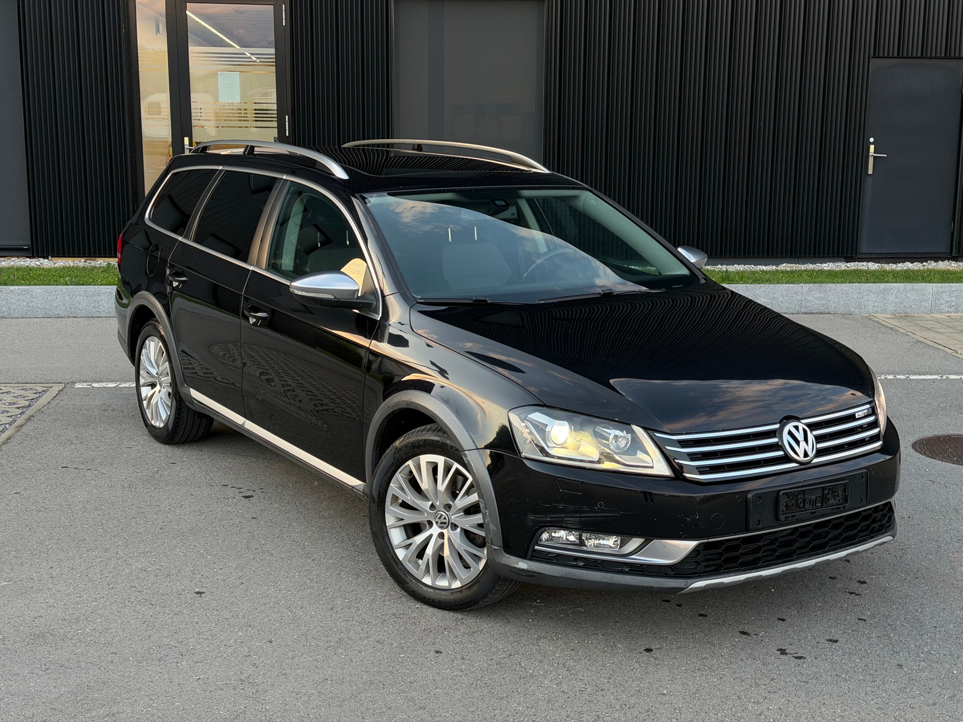 VW Passat Alltrack 2.0 TDI BMT 4Motion DSG-image-12