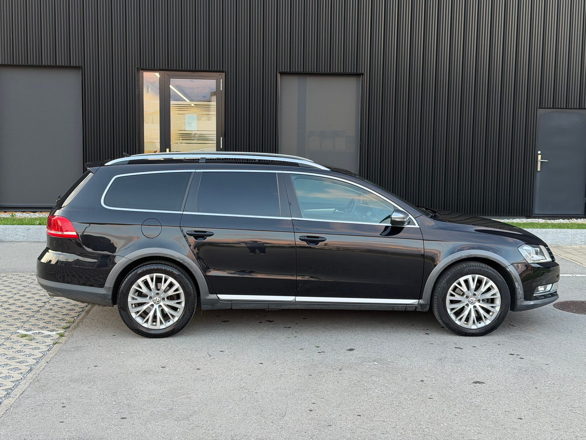 VW Passat Alltrack 2.0 TDI BMT 4Motion DSG-image-4