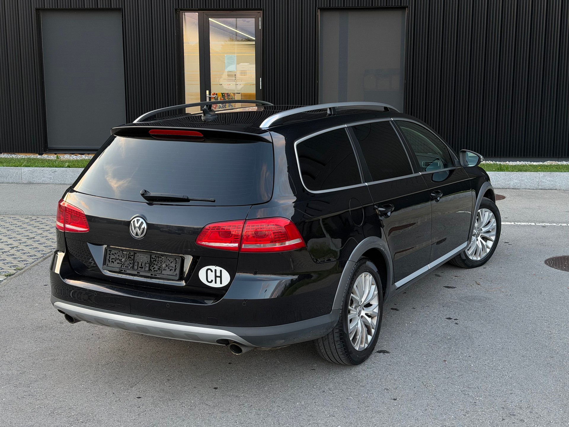 VW Passat Alltrack 2.0 TDI BMT 4Motion DSG-image-5
