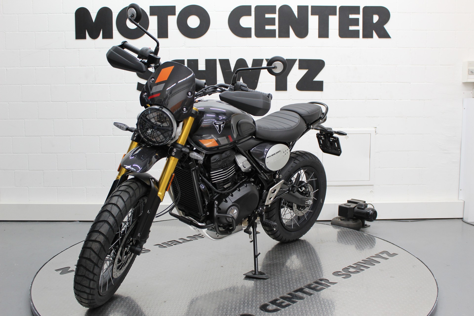 TRIUMPH Scrambler 400 XC-showroom-element-2