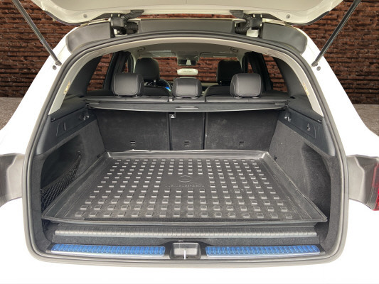 MERCEDES-BENZ GLC 300 e 4Matic-image-6
