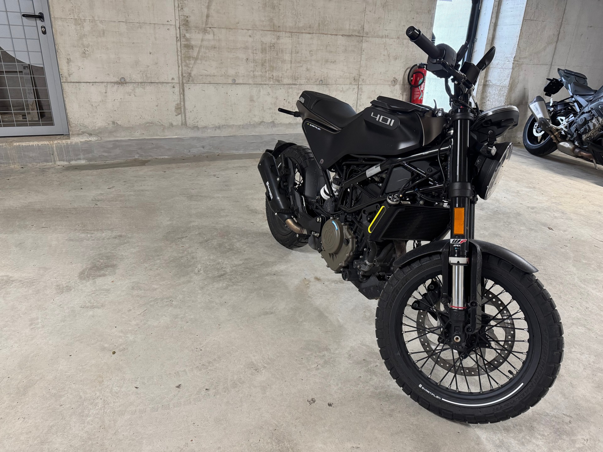 HUSQVARNA Svartpilen 401