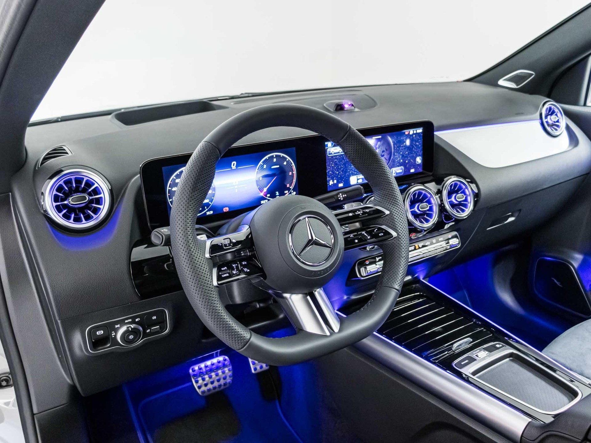 MERCEDES-BENZ GLA 220 d 4MATIC "Swiss Star"-image-9