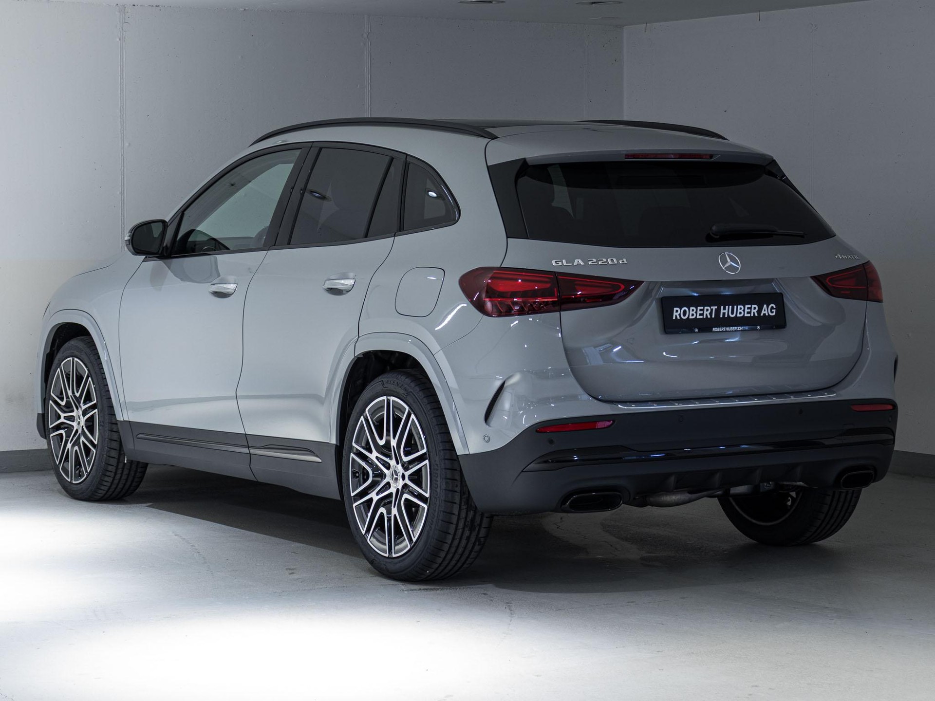 MERCEDES-BENZ GLA 220 d 4MATIC "Swiss Star"-image-3