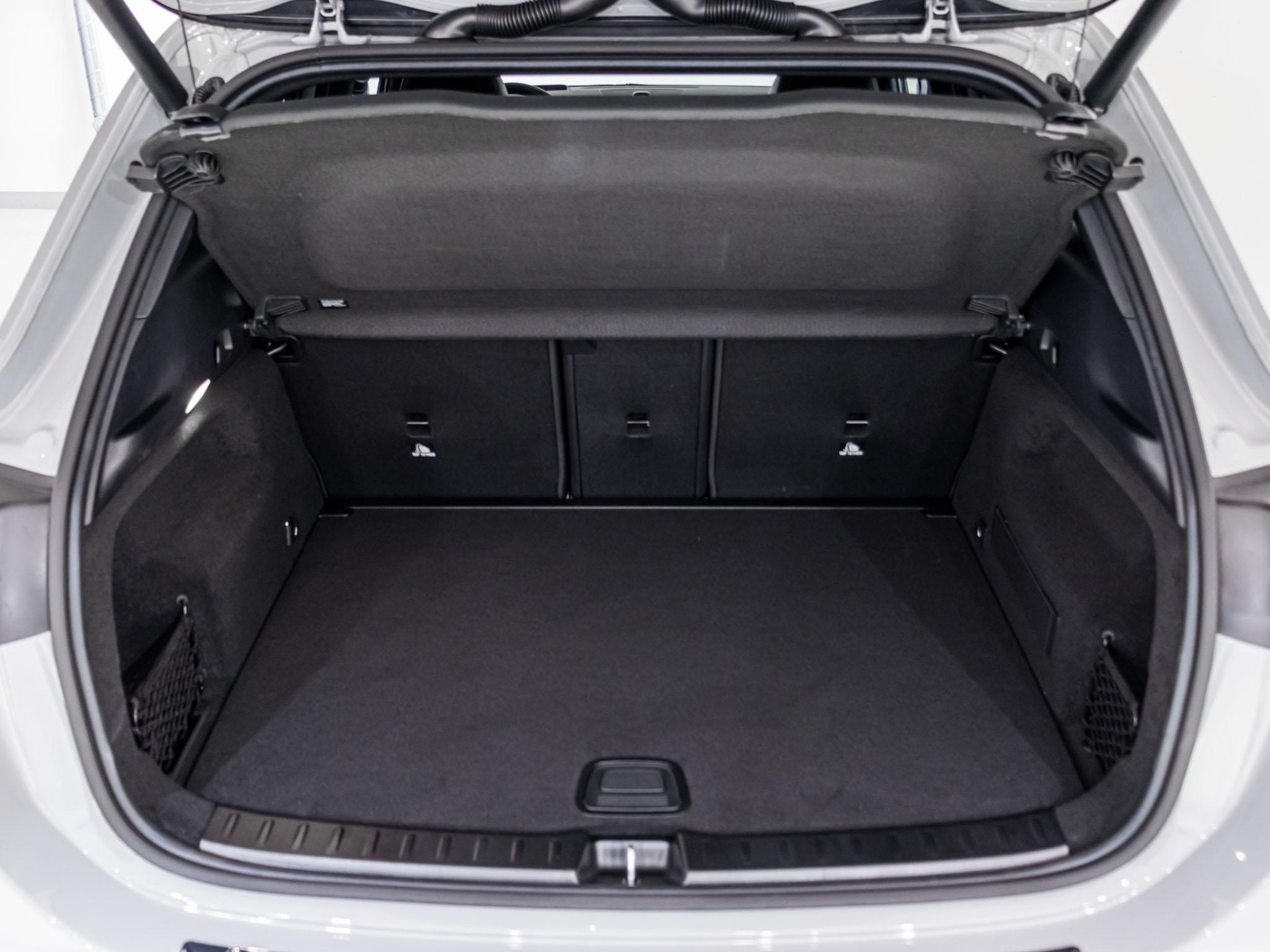 MERCEDES-BENZ GLA 220 d 4MATIC "Swiss Star"-image-13
