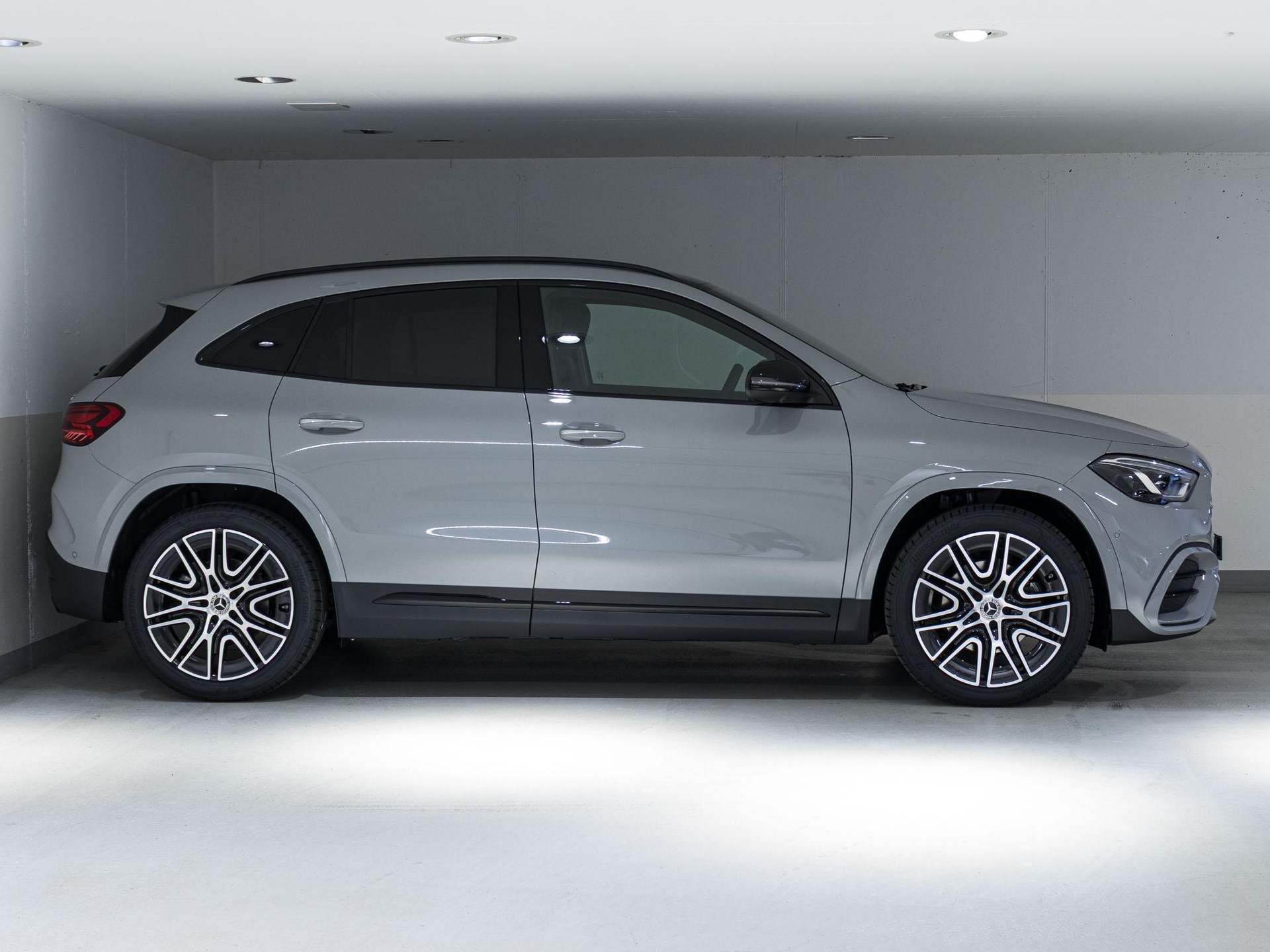 MERCEDES-BENZ GLA 220 d 4MATIC "Swiss Star"-image-1