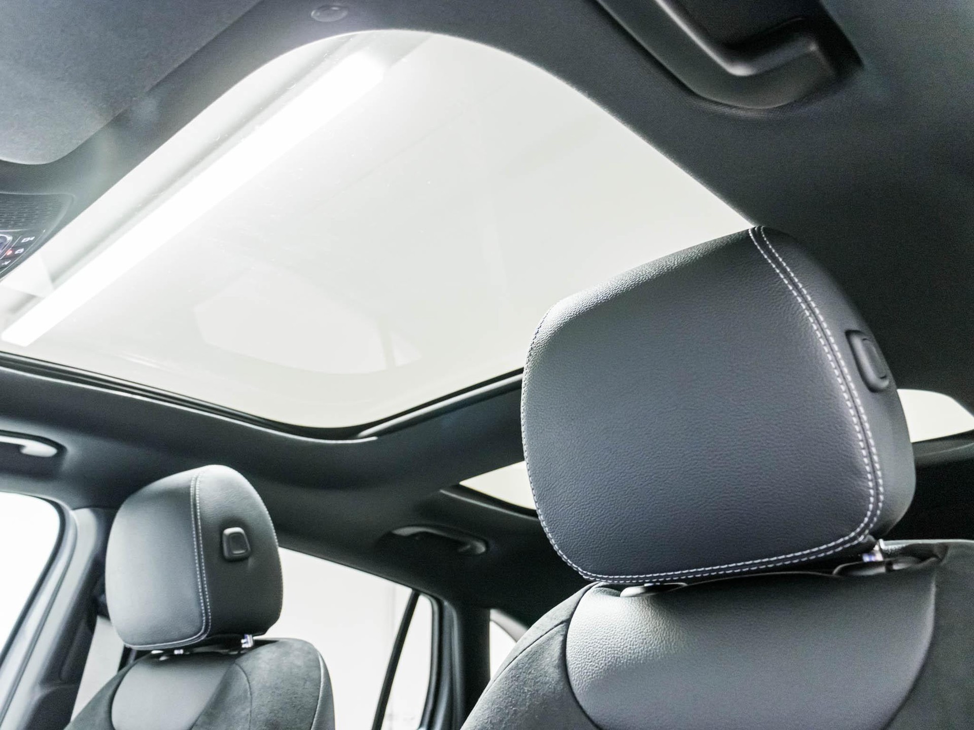 MERCEDES-BENZ GLA 220 d 4MATIC "Swiss Star"-image-8