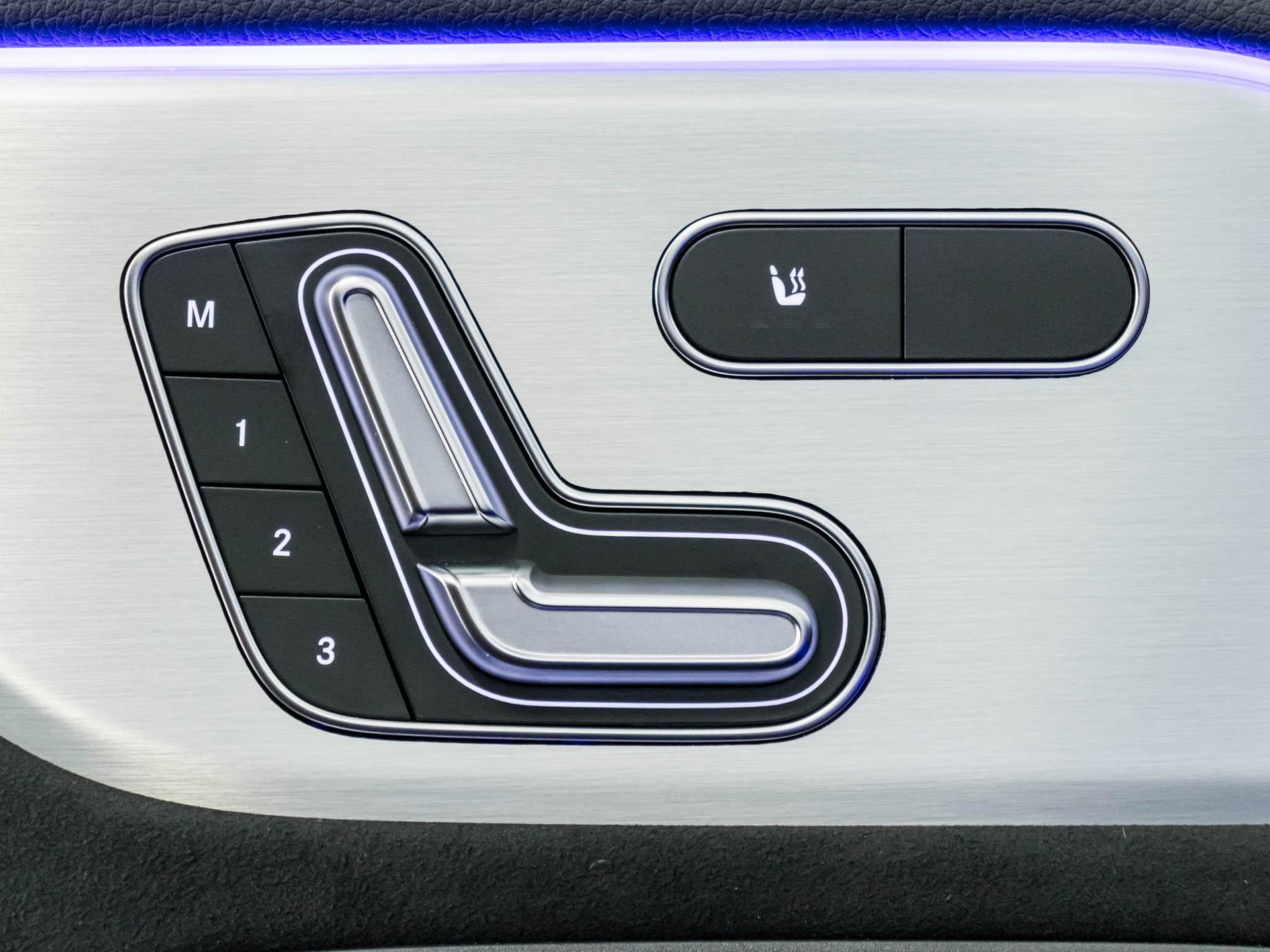 MERCEDES-BENZ GLA 220 d 4MATIC "Swiss Star"-image-12