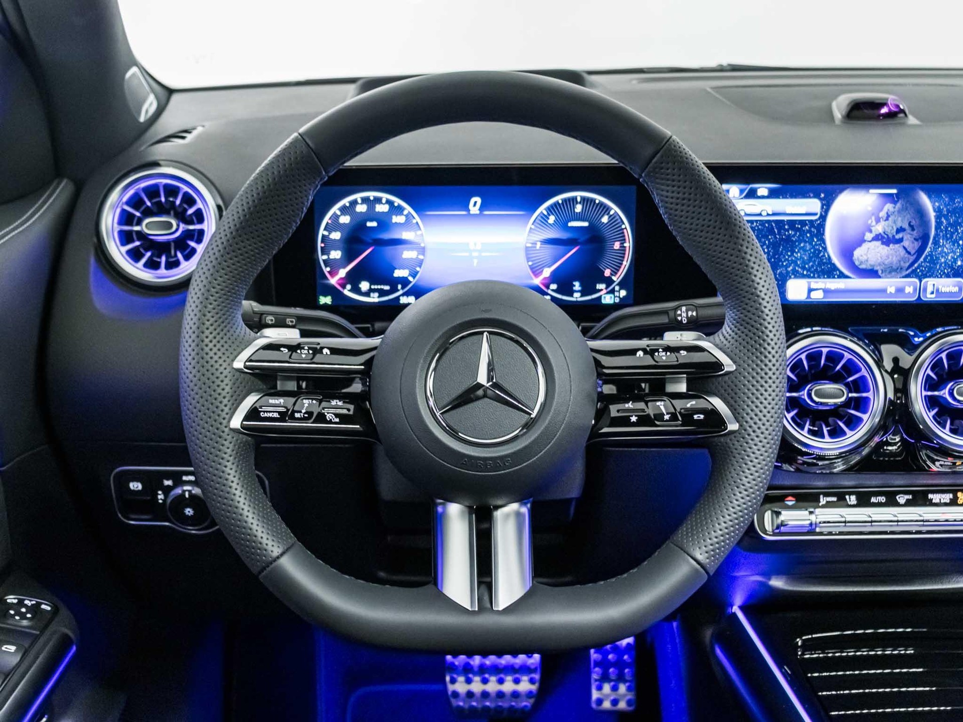 MERCEDES-BENZ GLA 220 d 4MATIC "Swiss Star"-image-10