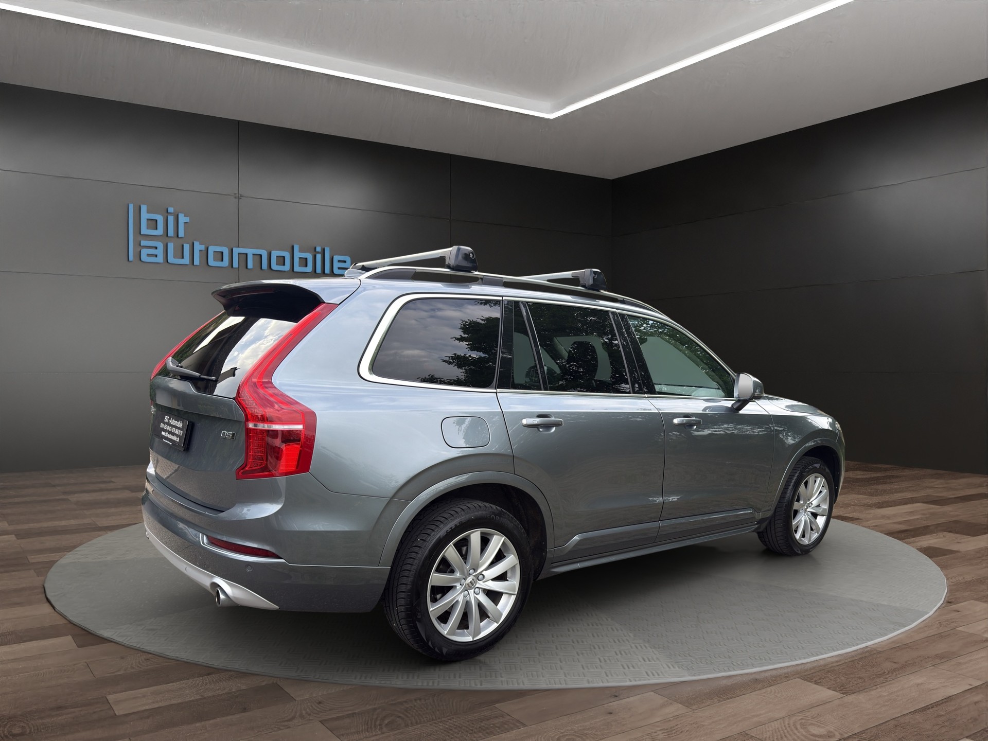 VOLVO XC90 D5 AWD Momentum Geartronic 7Plätzer-image-7