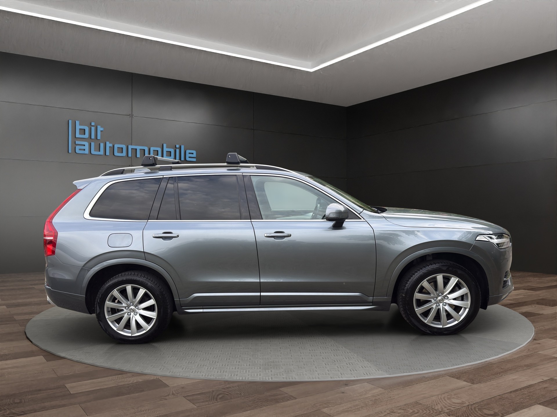 VOLVO XC90 D5 AWD Momentum Geartronic 7Plätzer-image-8
