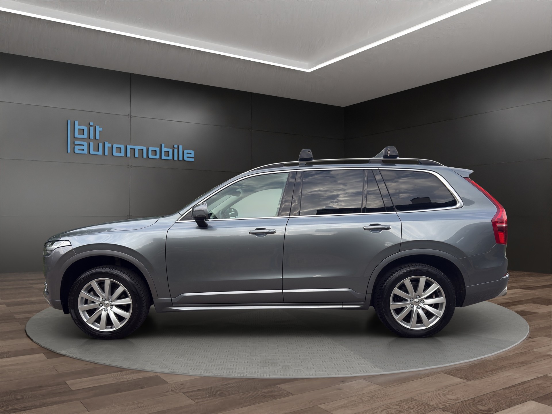 VOLVO XC90 D5 AWD Momentum Geartronic 7Plätzer-image-2